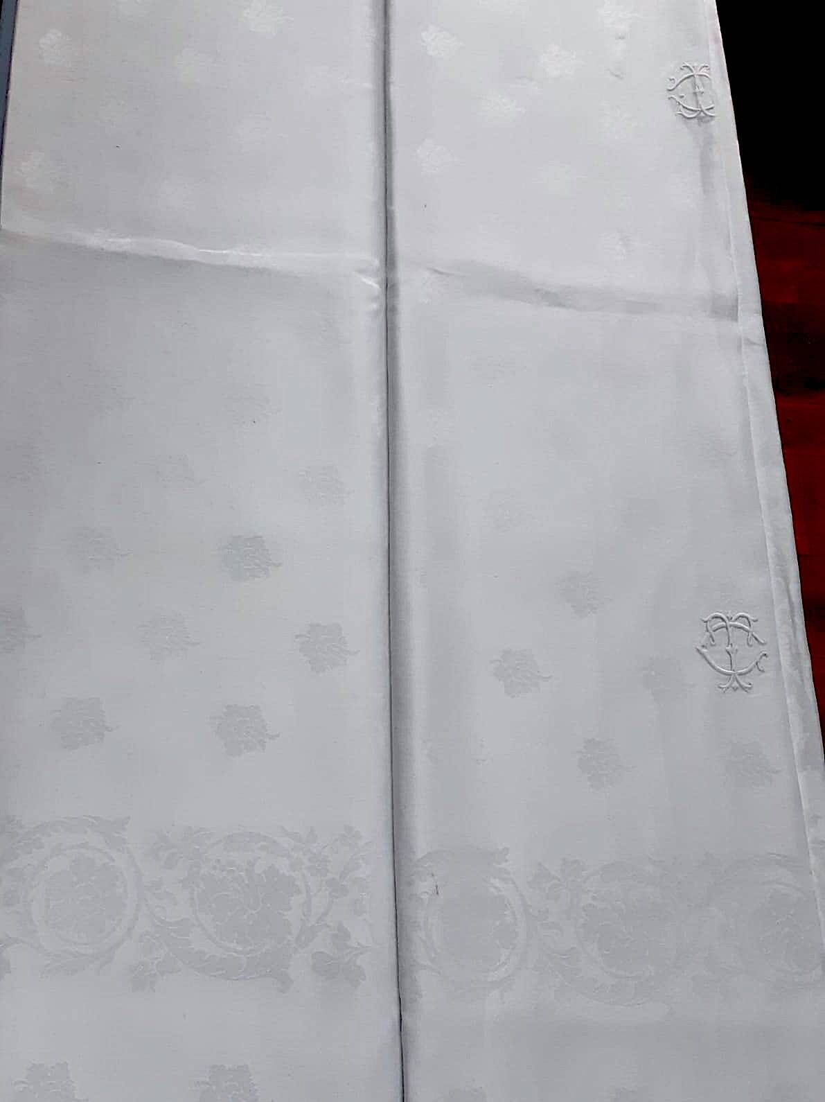 Party tablecloth - 2m30 x 5m30 - white damask monogrammed ct