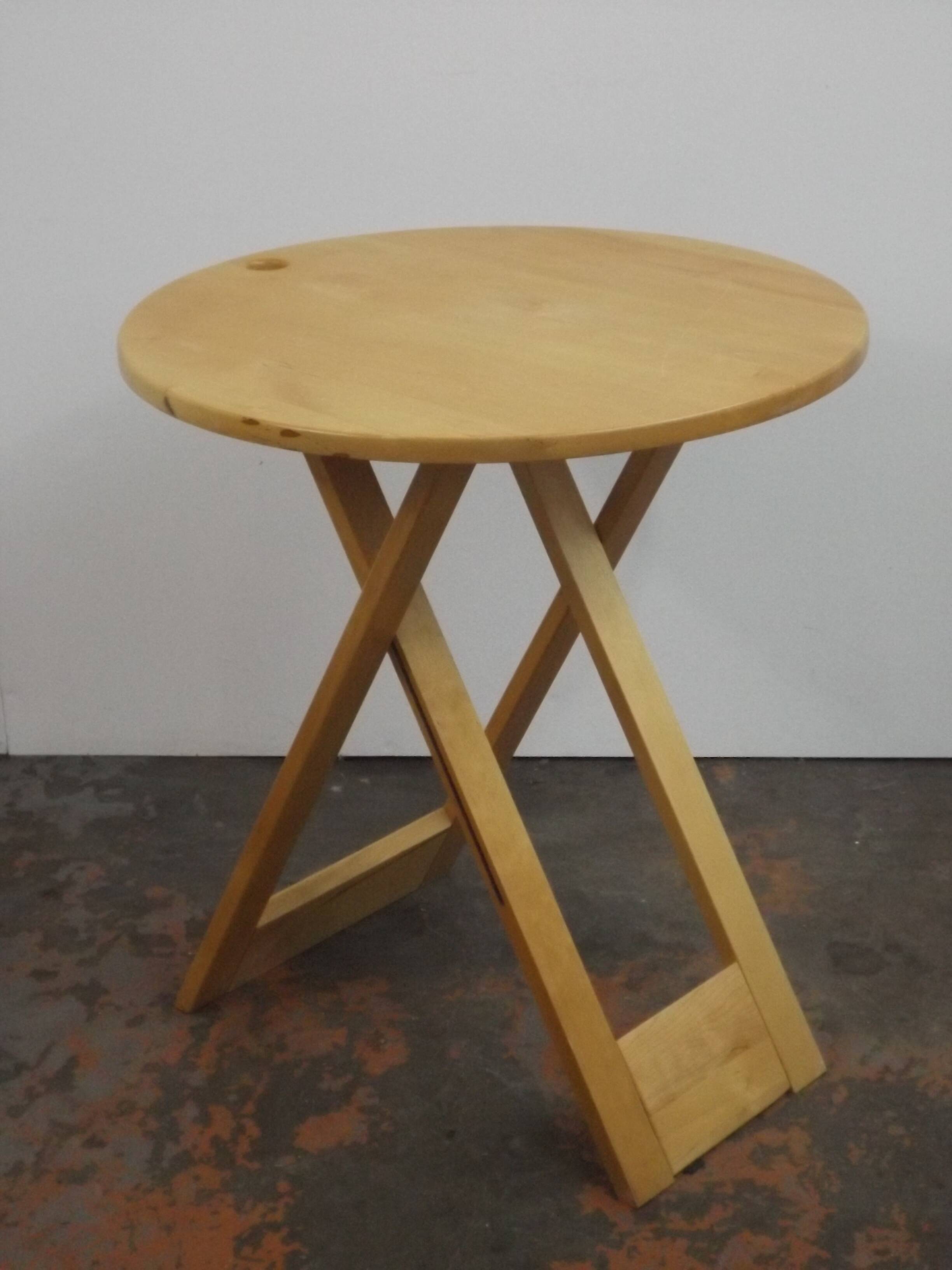 Suzy Folding table