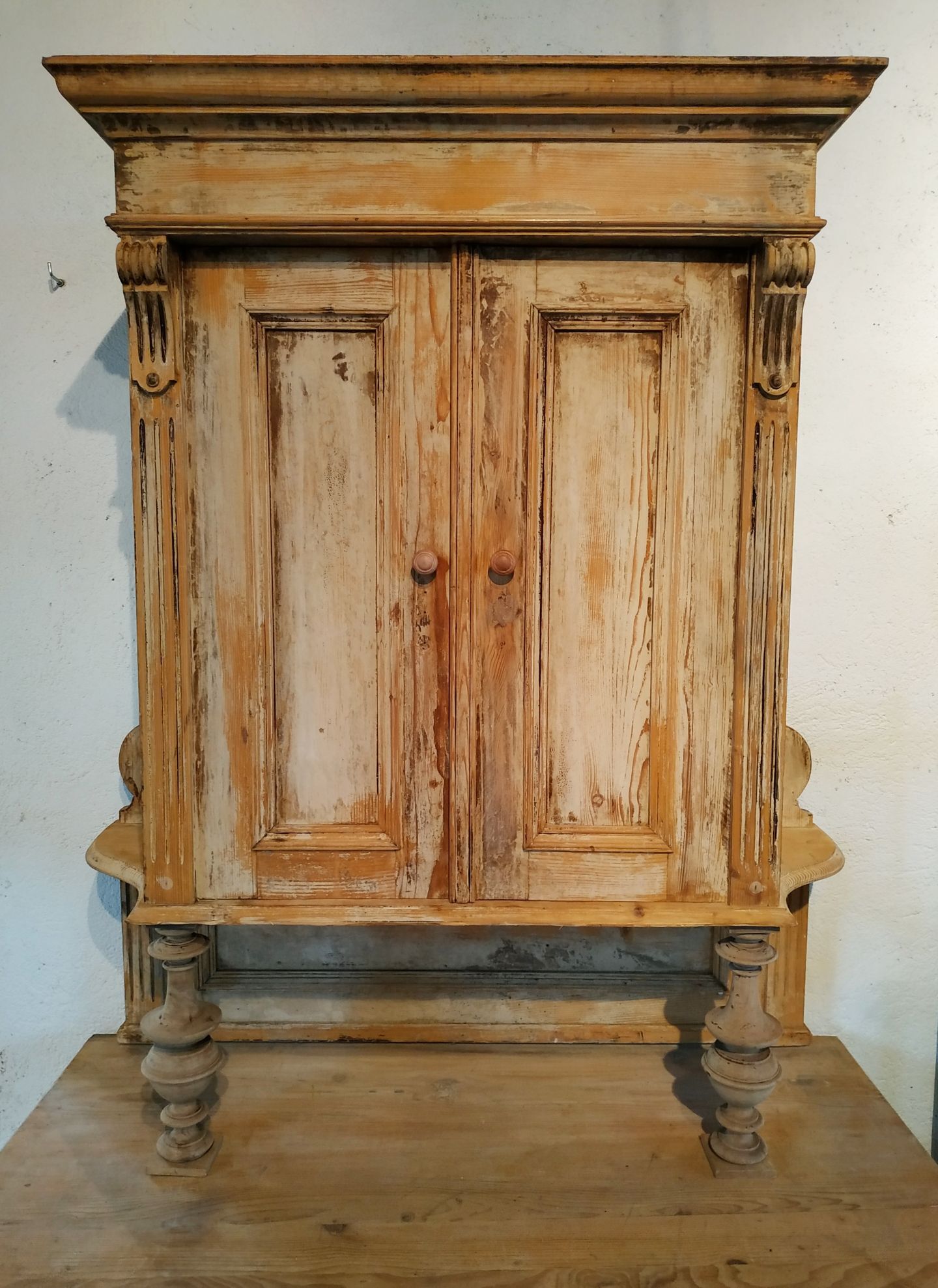 Patinated buffet (pastry furniture)