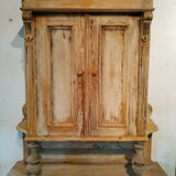 Patinated buffet (pastry furniture)