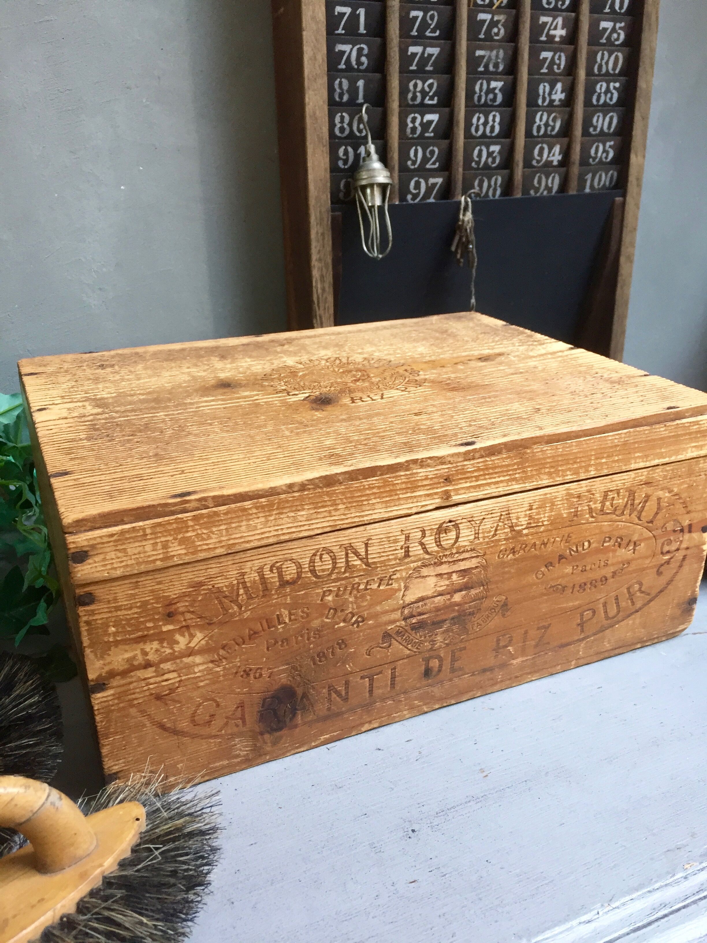 Former "starch Royal Remy" wooden box