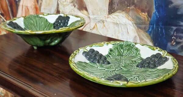 Coupe à raisin en céramique / barbotine – motif raisin et feuilles