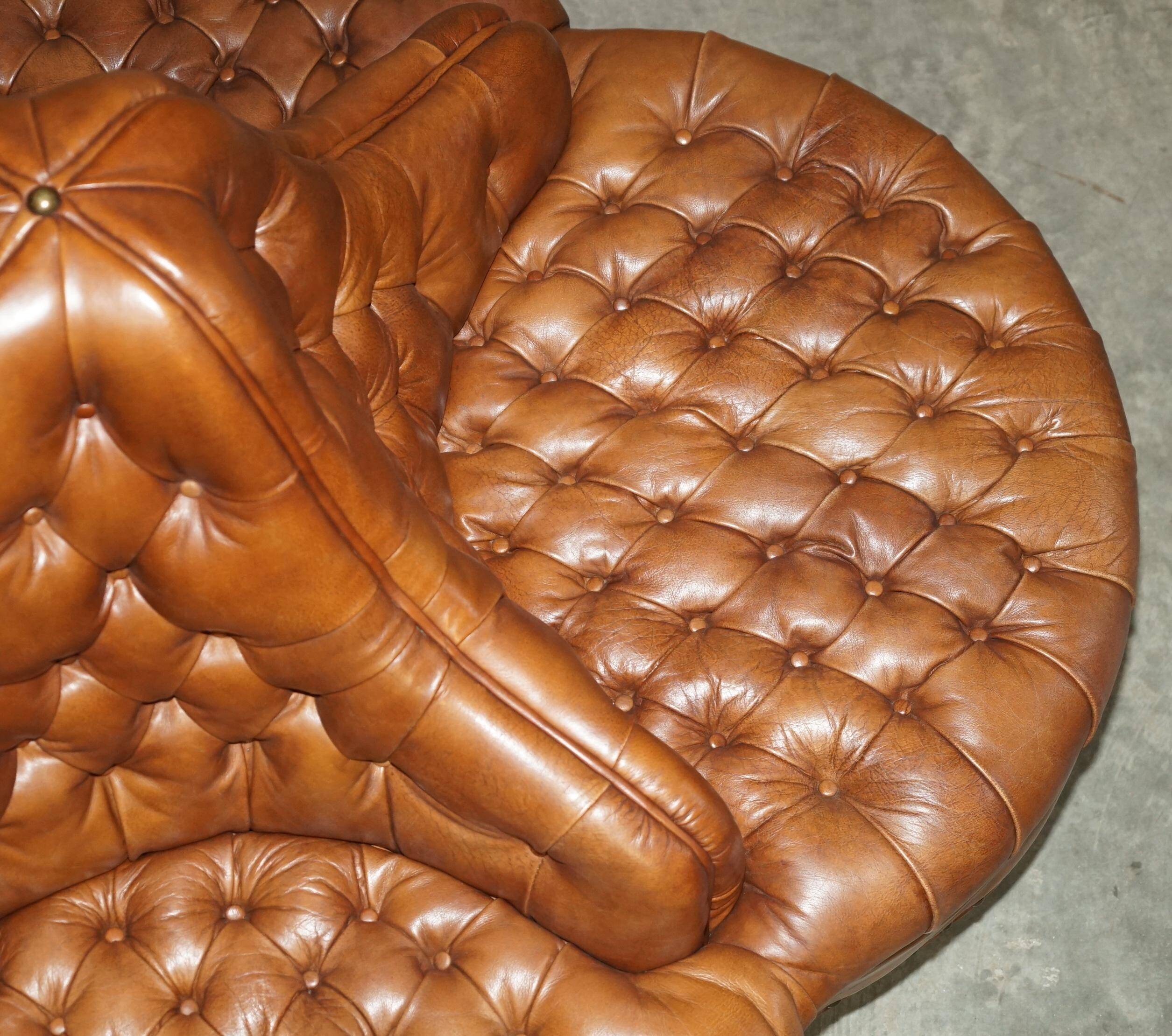 Leather Chesterfield tête-à-tête sofa, 4-seater