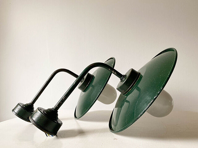 Outdoor enamelled tole wall lamp