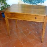 Bureau en merisier XIXème siècle avec un tiroir en ceinture