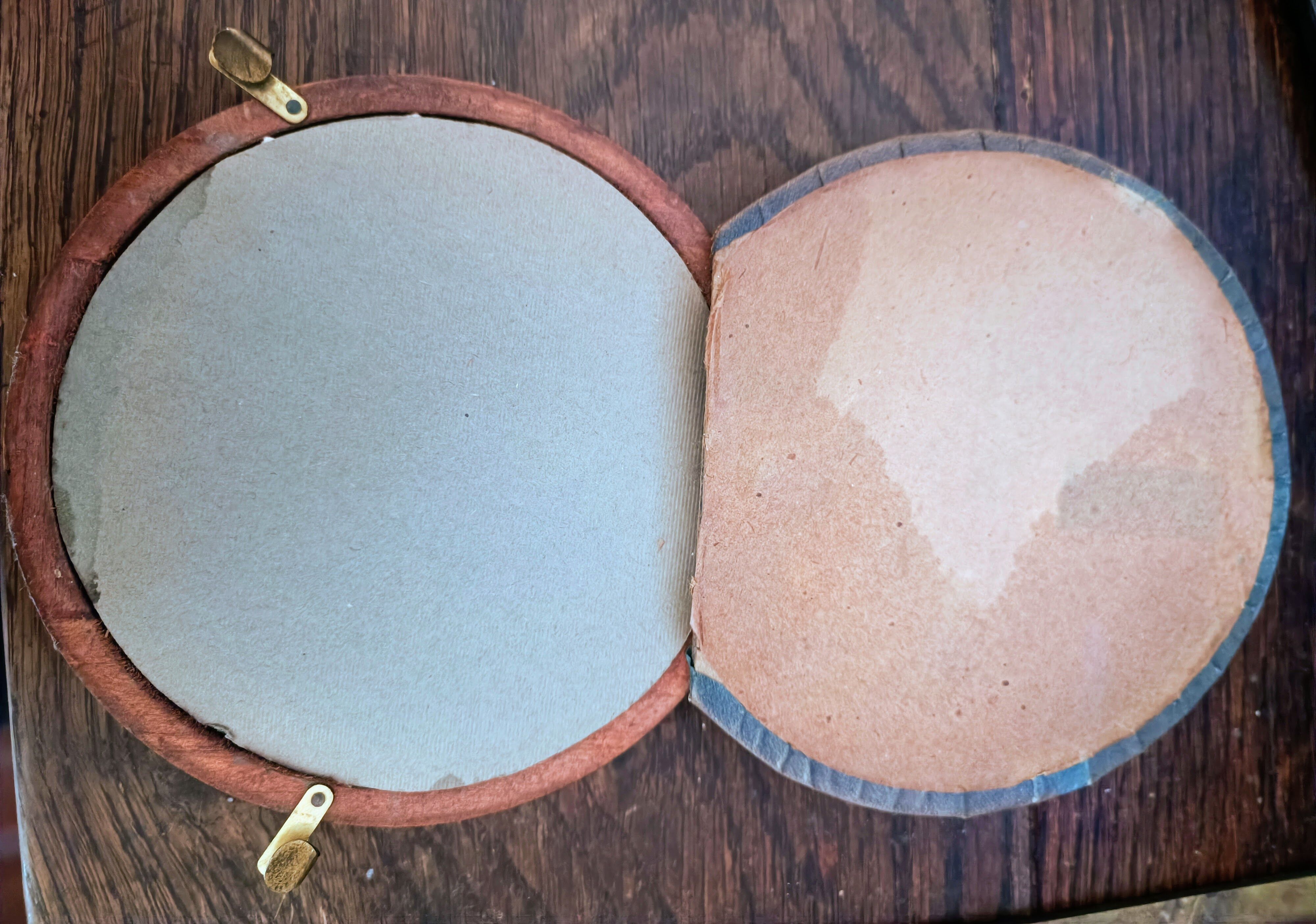Old photo frame round walnut bramble