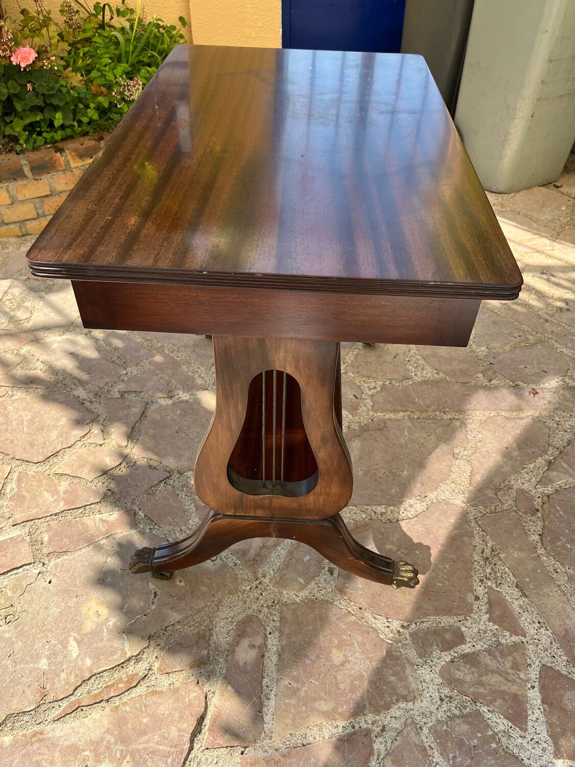 Old wooden roller service