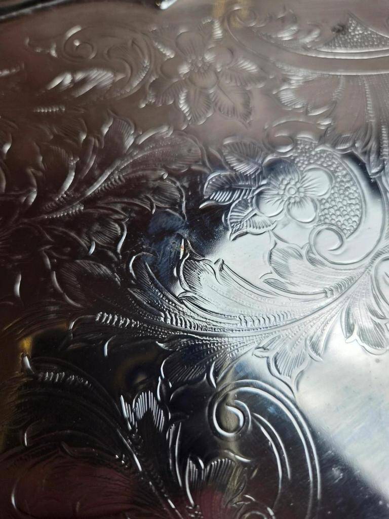 Silver-plated English tray with floral decoration – England