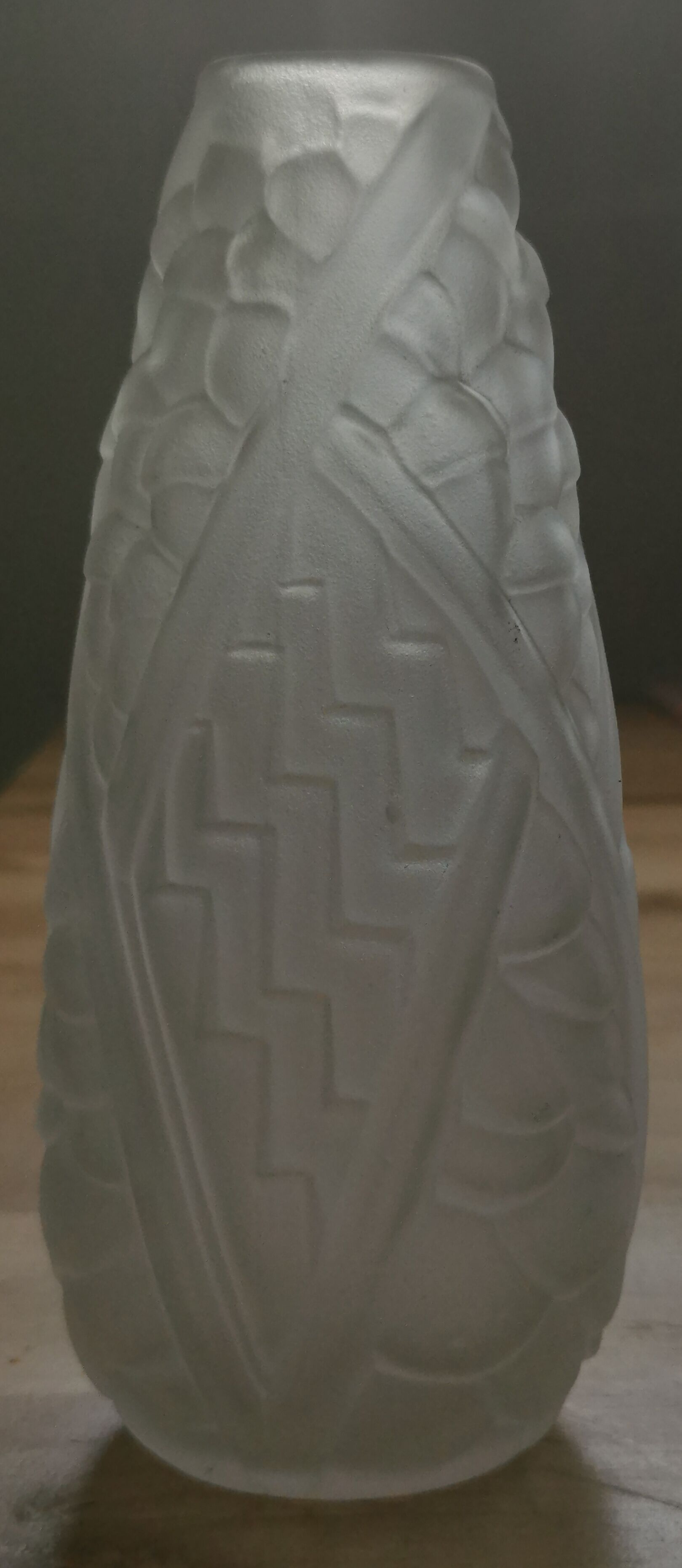 Vase art deco pressed glass