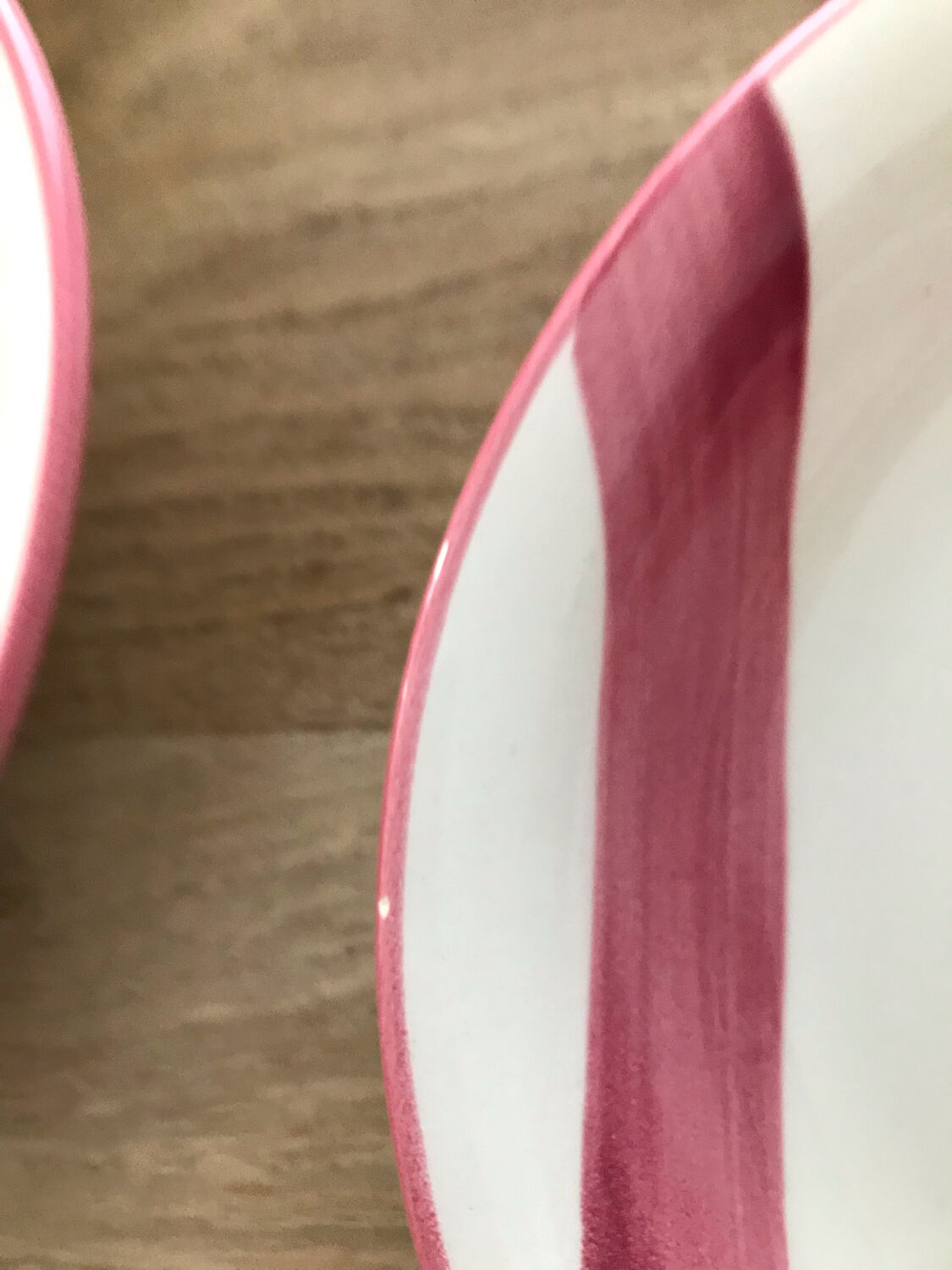 8 pink striped plates