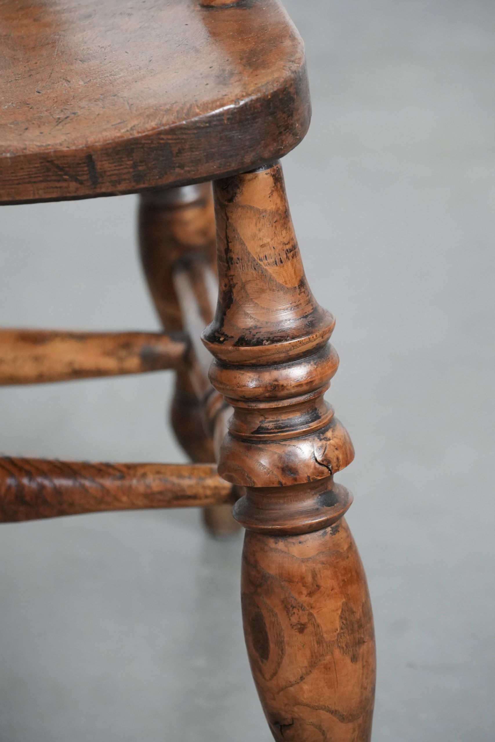 Set of 2 antique English captain's chairs/desk chairs from the 19th century