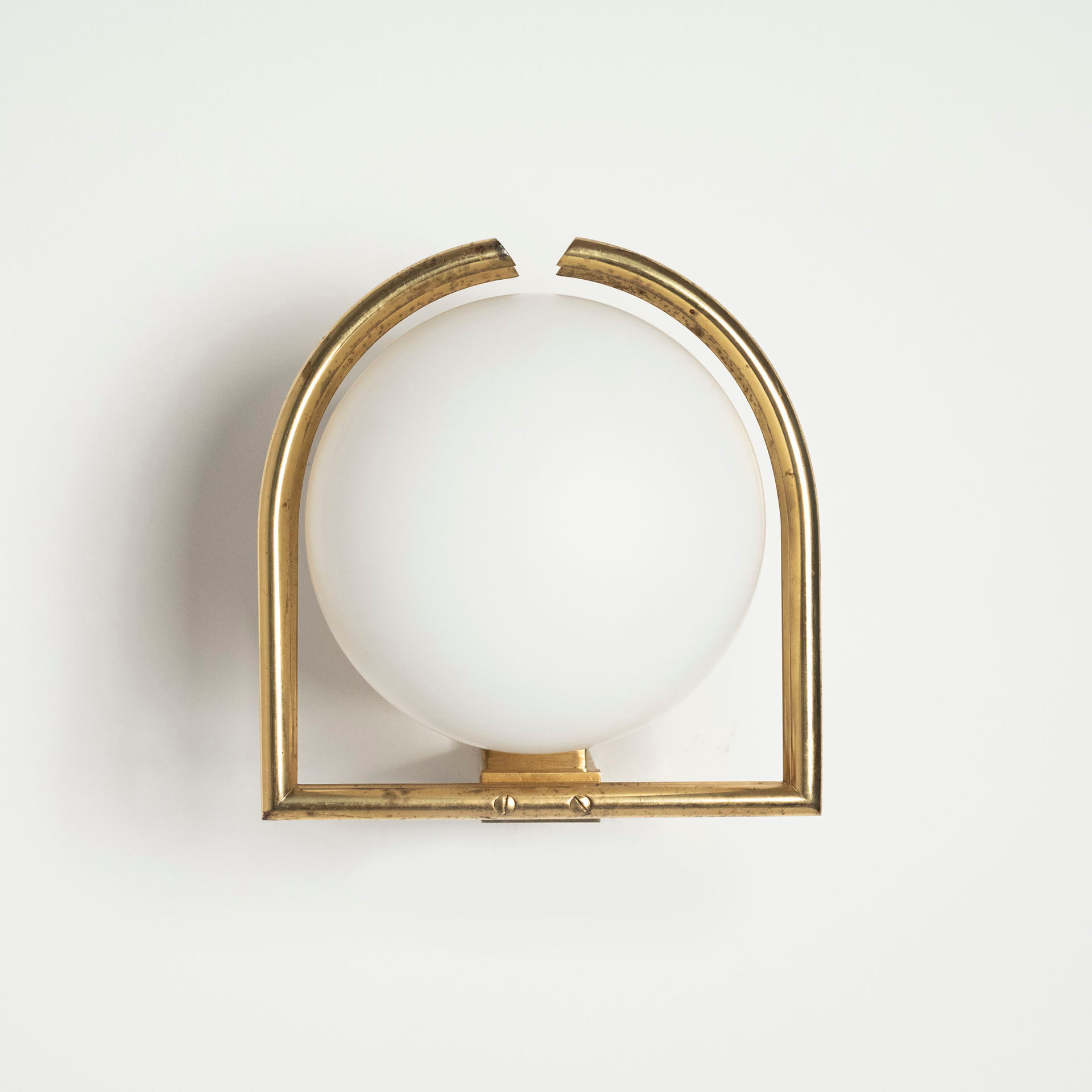 1970s wall lamp / sconce in brass and opaline glass, Italy