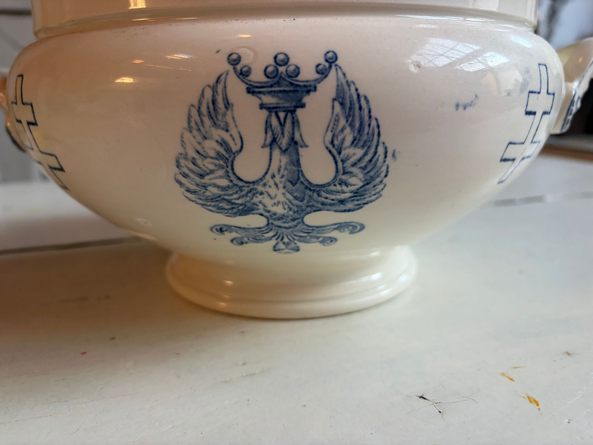 Ceramic basin