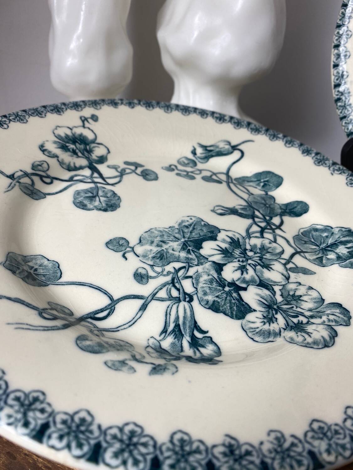 Giens Iron Earth Plates