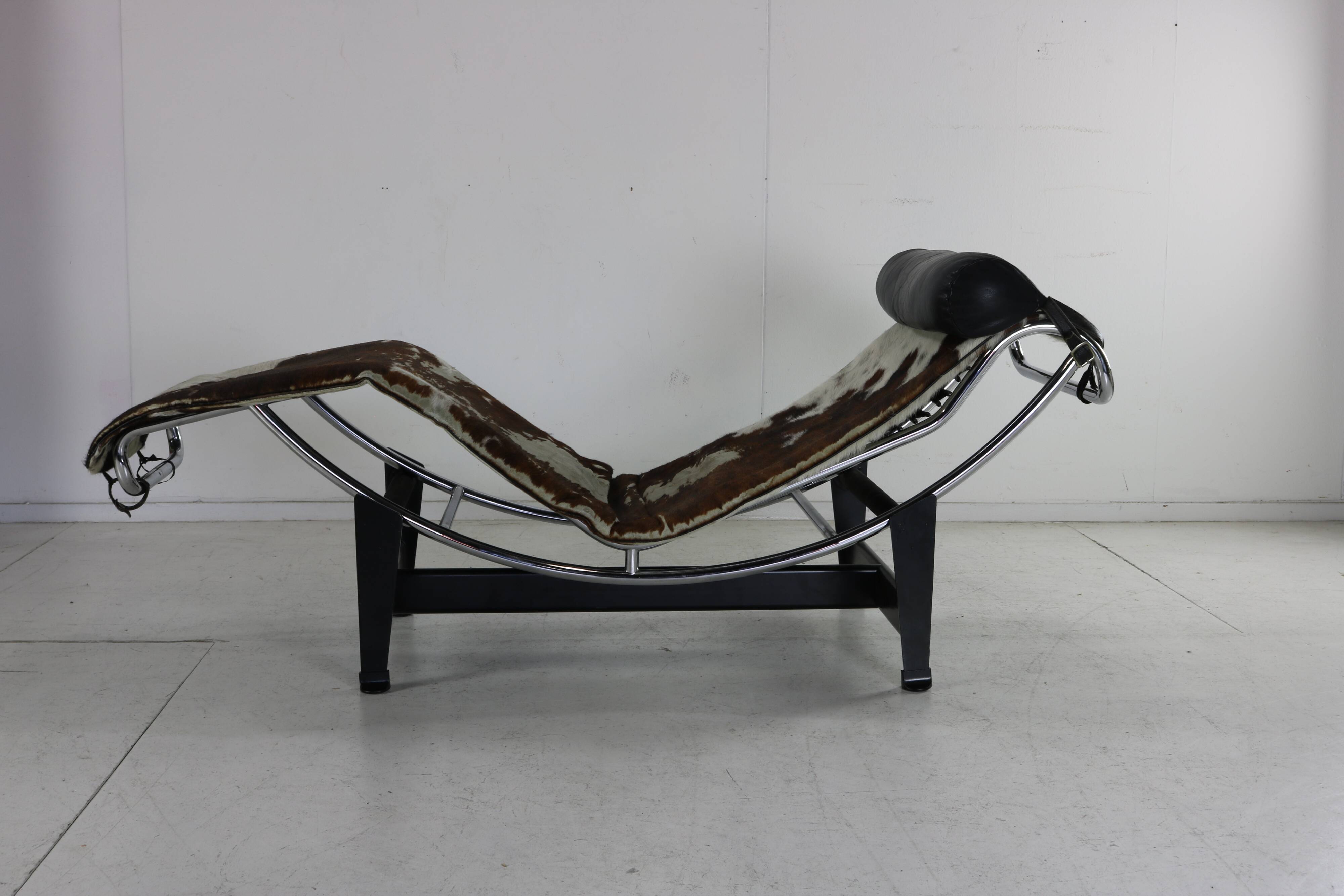 Design icon chair design the LC chaise longue by Le Corbusier