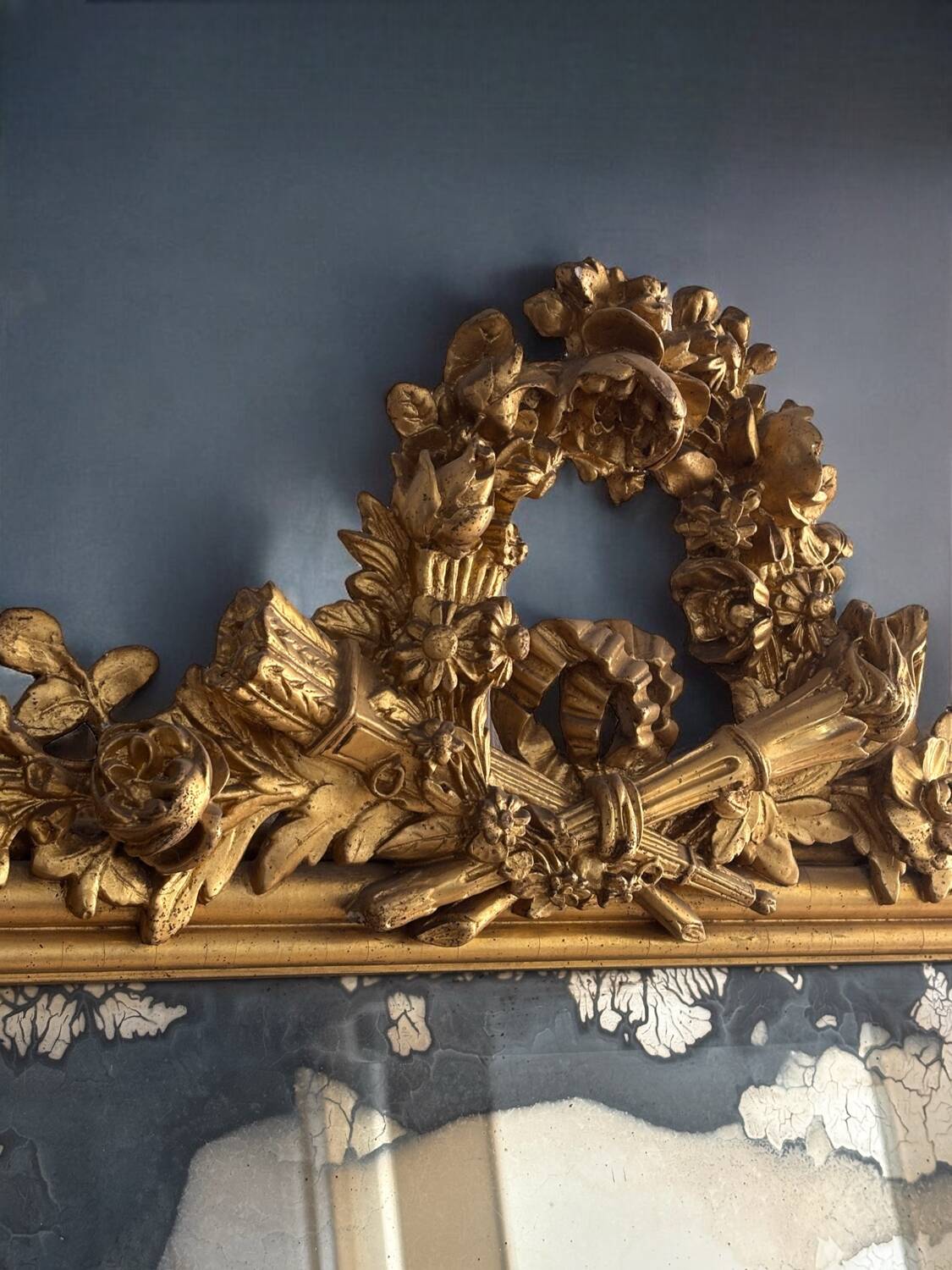 Large Louis XVI style gilded mirror, 19th century