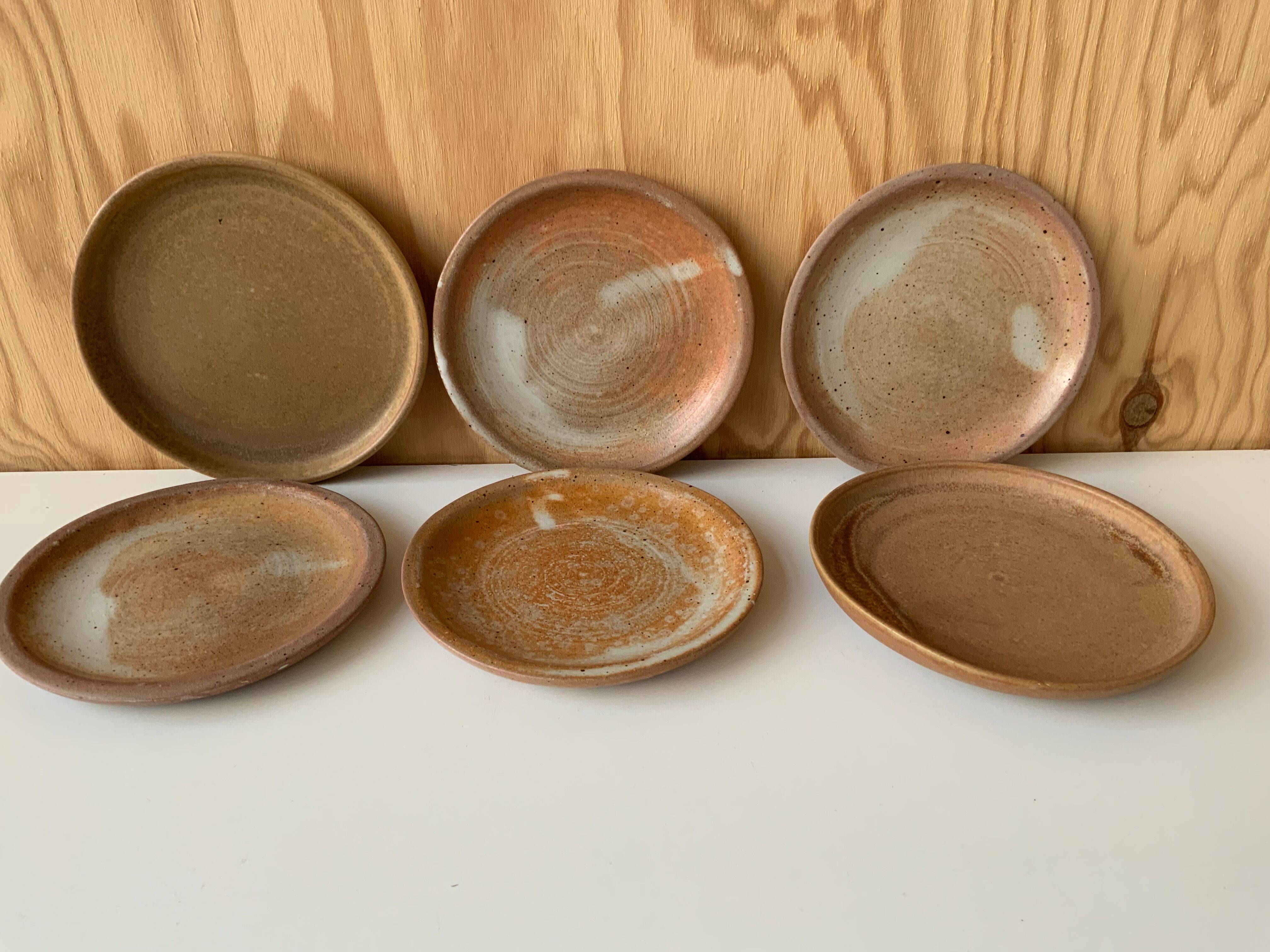 6 assiettes en grès vintage
