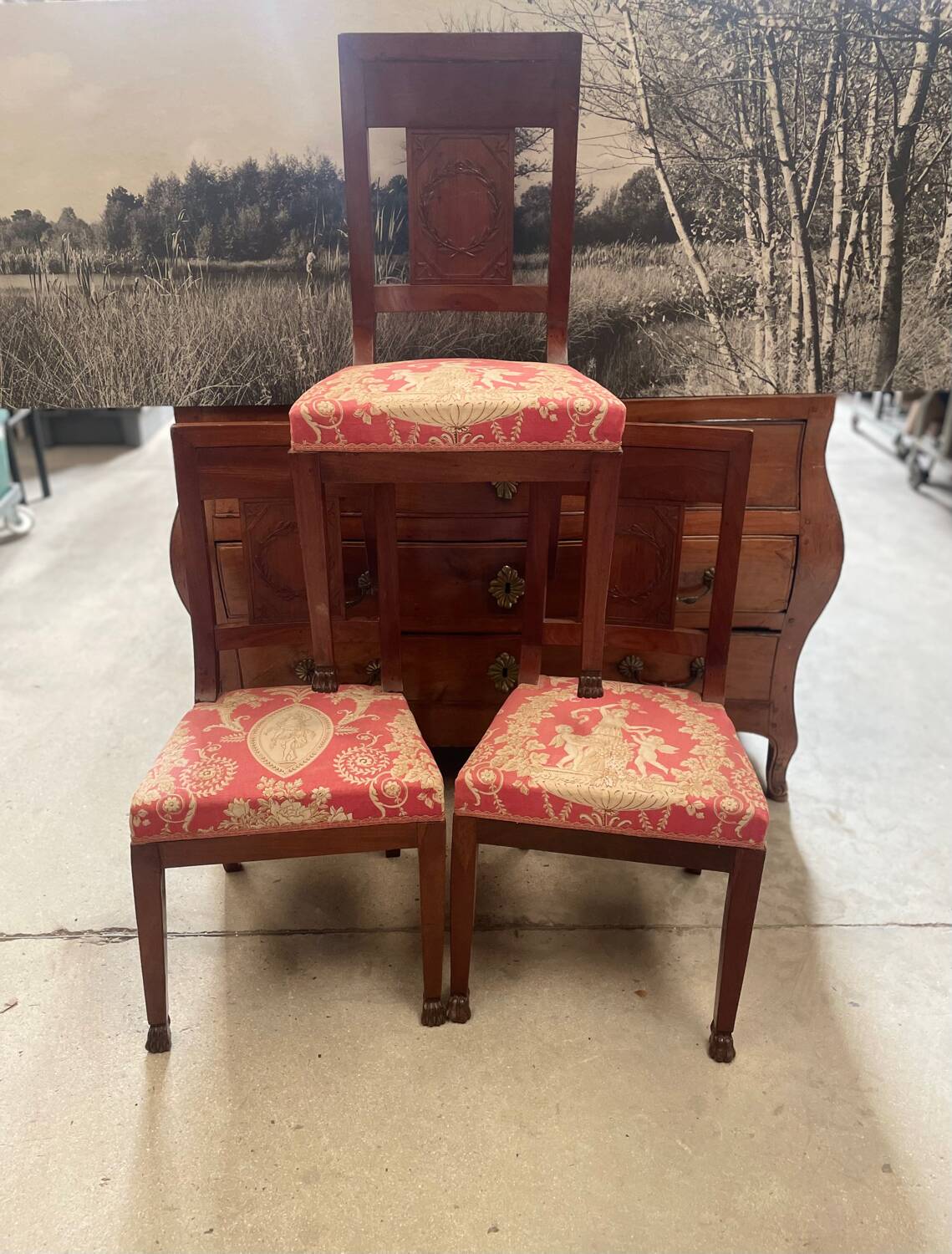 Lot de trois chaises anciennes en parfait état