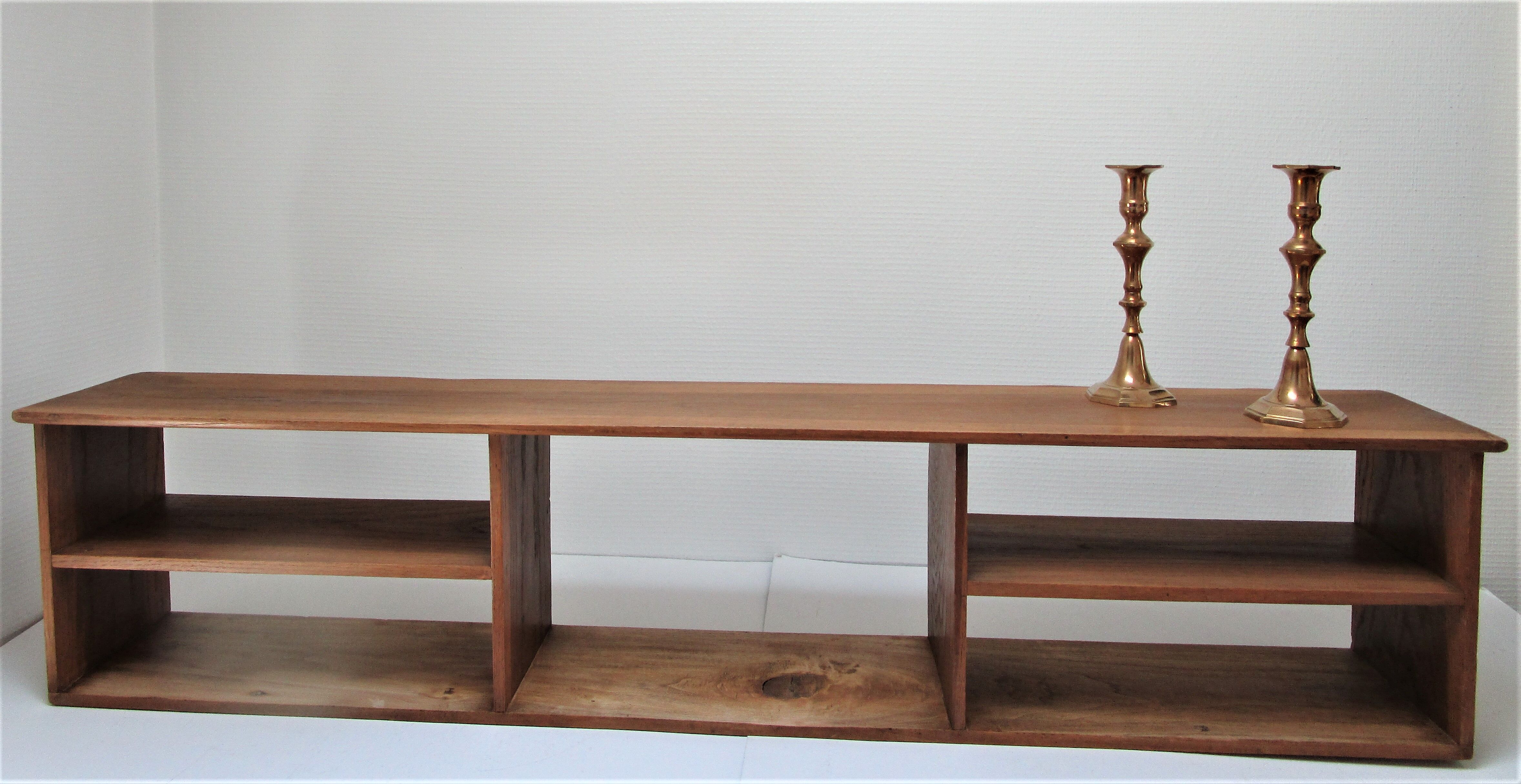 Shop display case shelf to lay in oak wood and old patinated pine