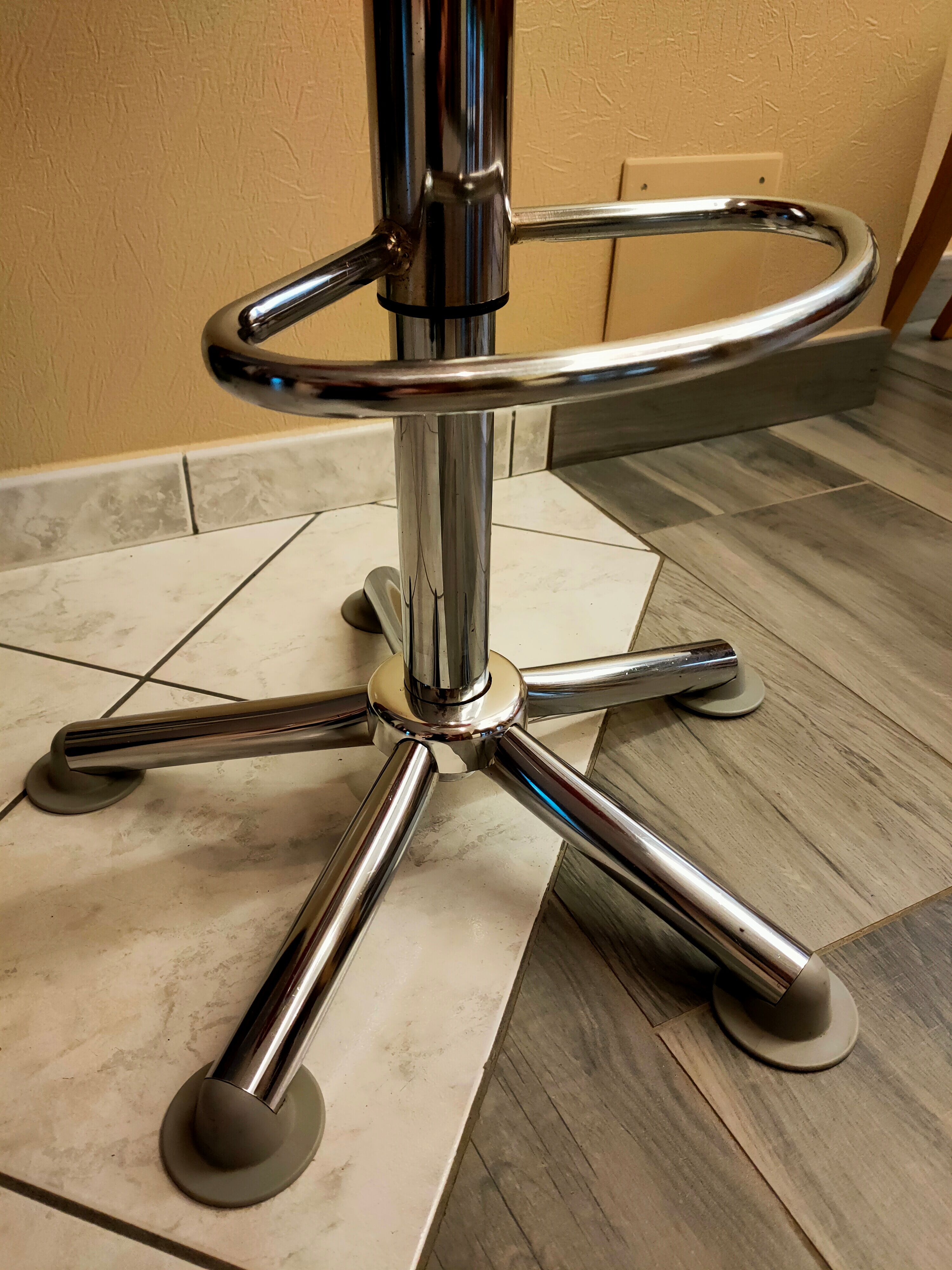 Armet Greta vintage bar stool