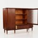 Buffet haut en noyer, design danois, années 1960, production : Danemark
