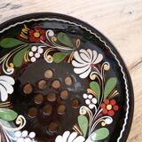 Drainer with plate, black varnished stoneware, popular art