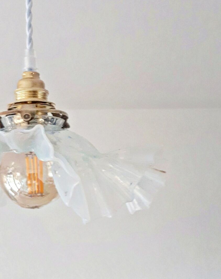 Opalescent opaline suspension