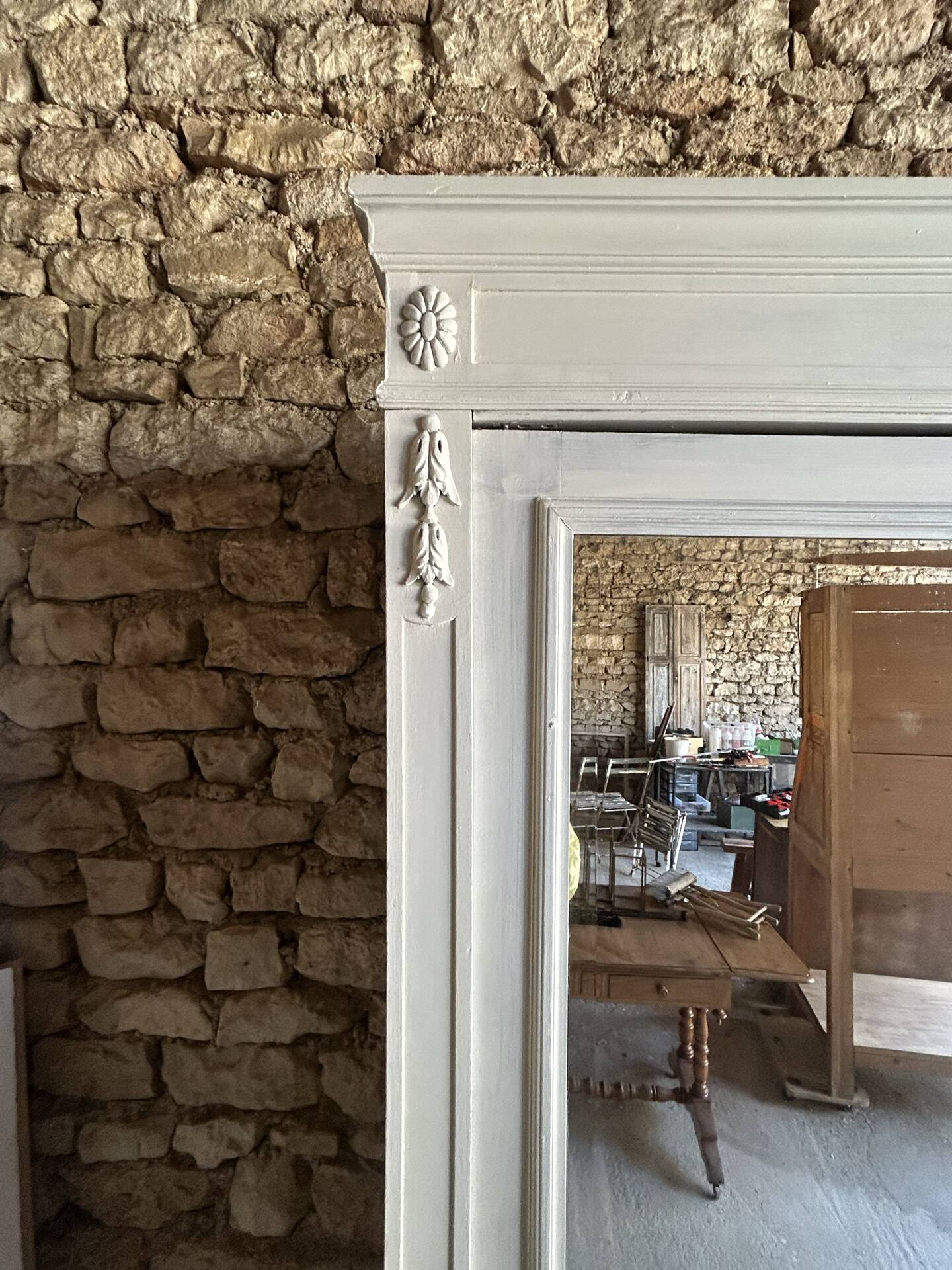 Armoire ancienne avec miroir