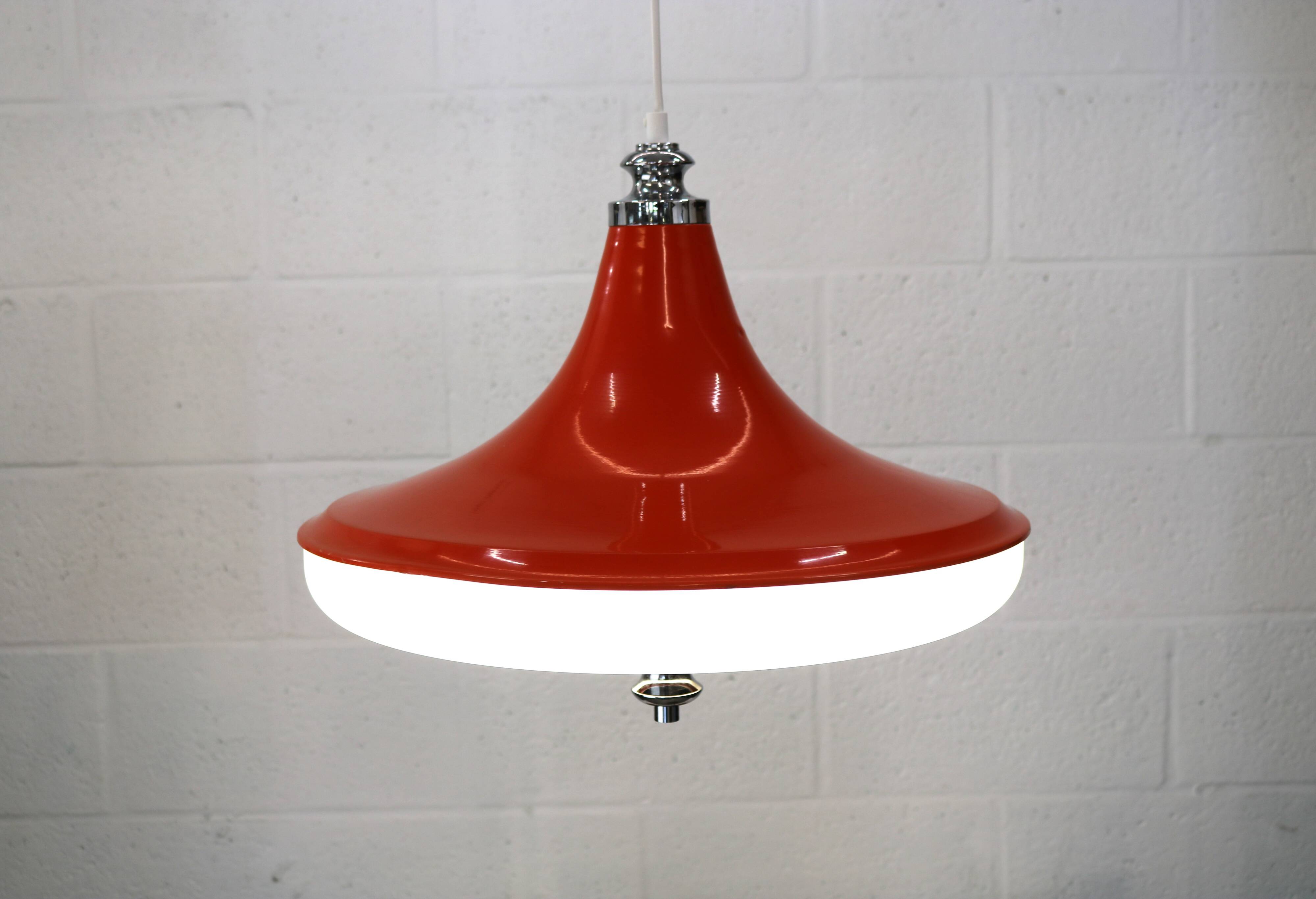 Lampe vintage de Massive Belgium, couleur orange/blanc/chrome - Belgique 1977