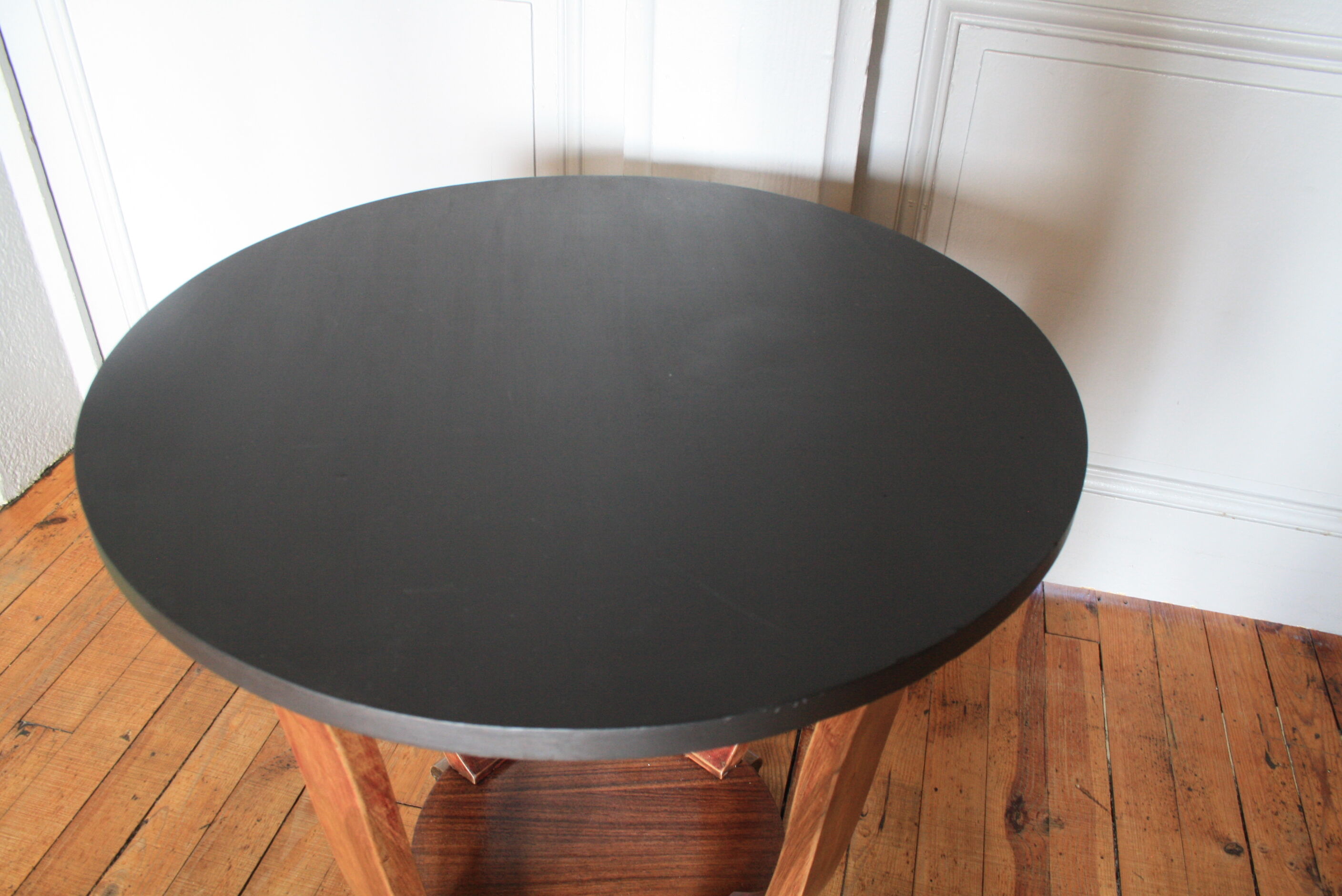 Table in wood art deco