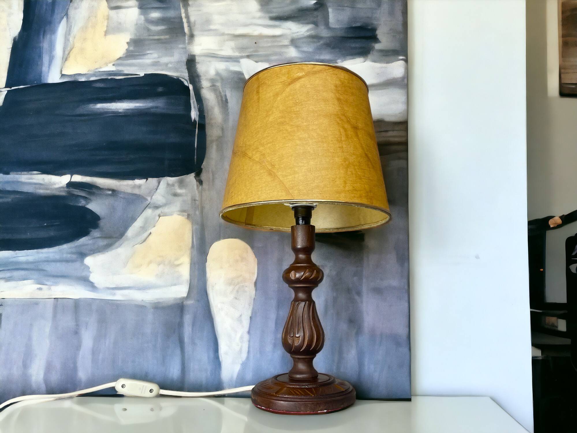 Lampe de table rustique en bois sculpté