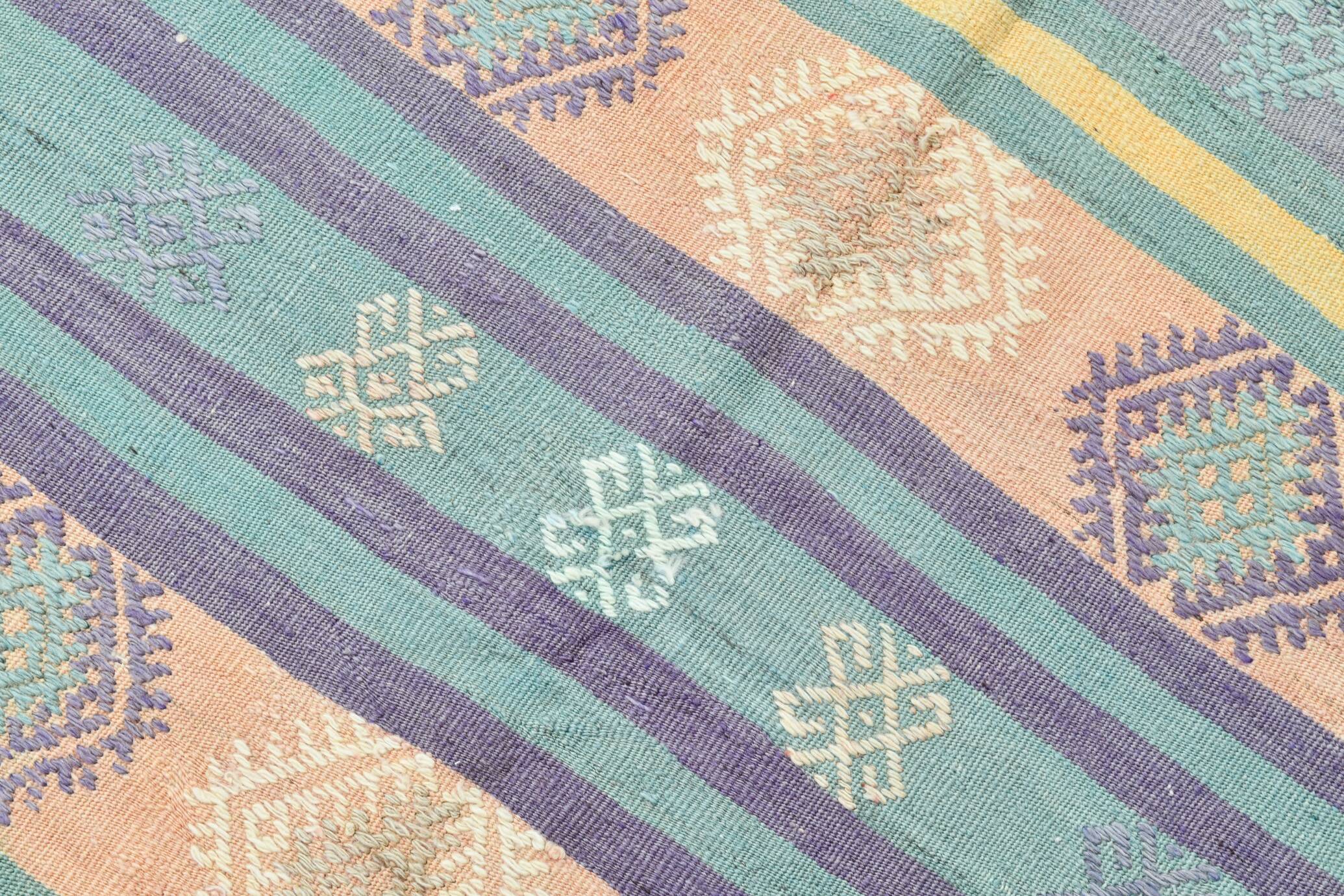 Tapis Kilim Anatolien 5x9 ft – Rayures Pastel en Vert Menthe, 163x268Cm