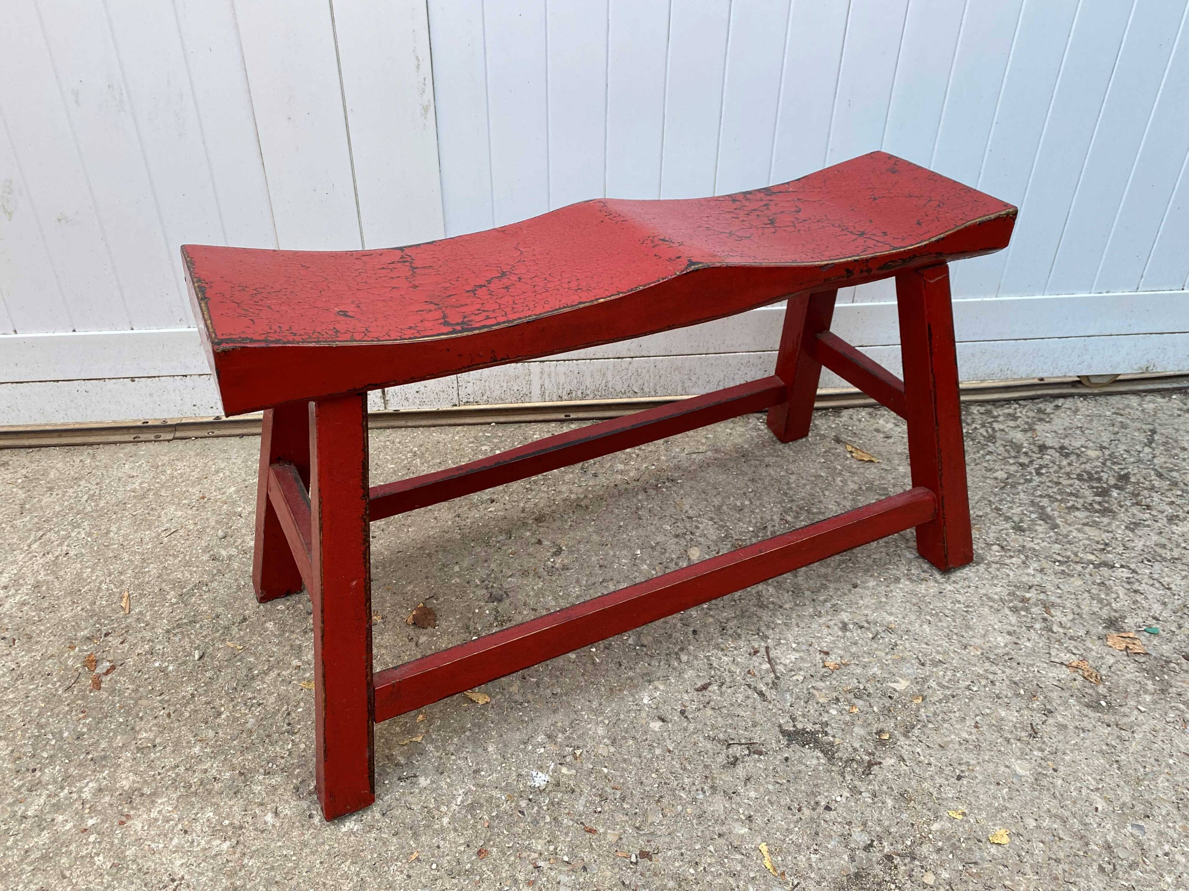Red end of bed bench in solid wood with cracked effect Chinese style 1950
