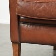 Timeless armchair made of sheepskin leather with a English look