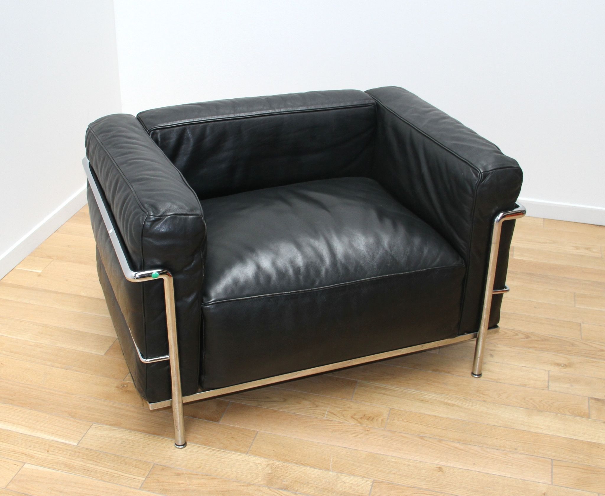 Pair of armchairs LC3