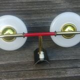 Vintage wall light from the 40s/50s with its two glass sconces on a brass support