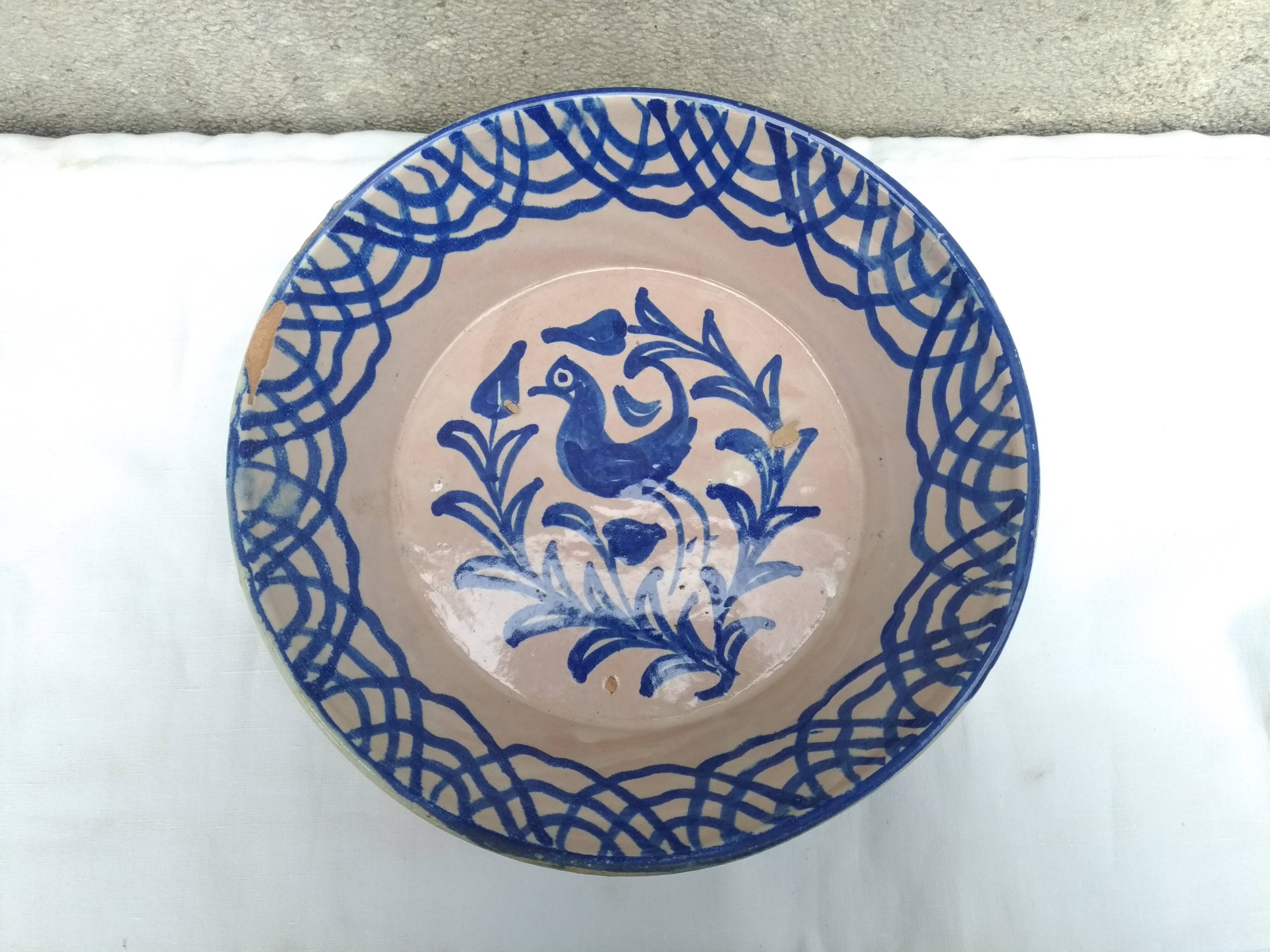 Plat en faience de l'est