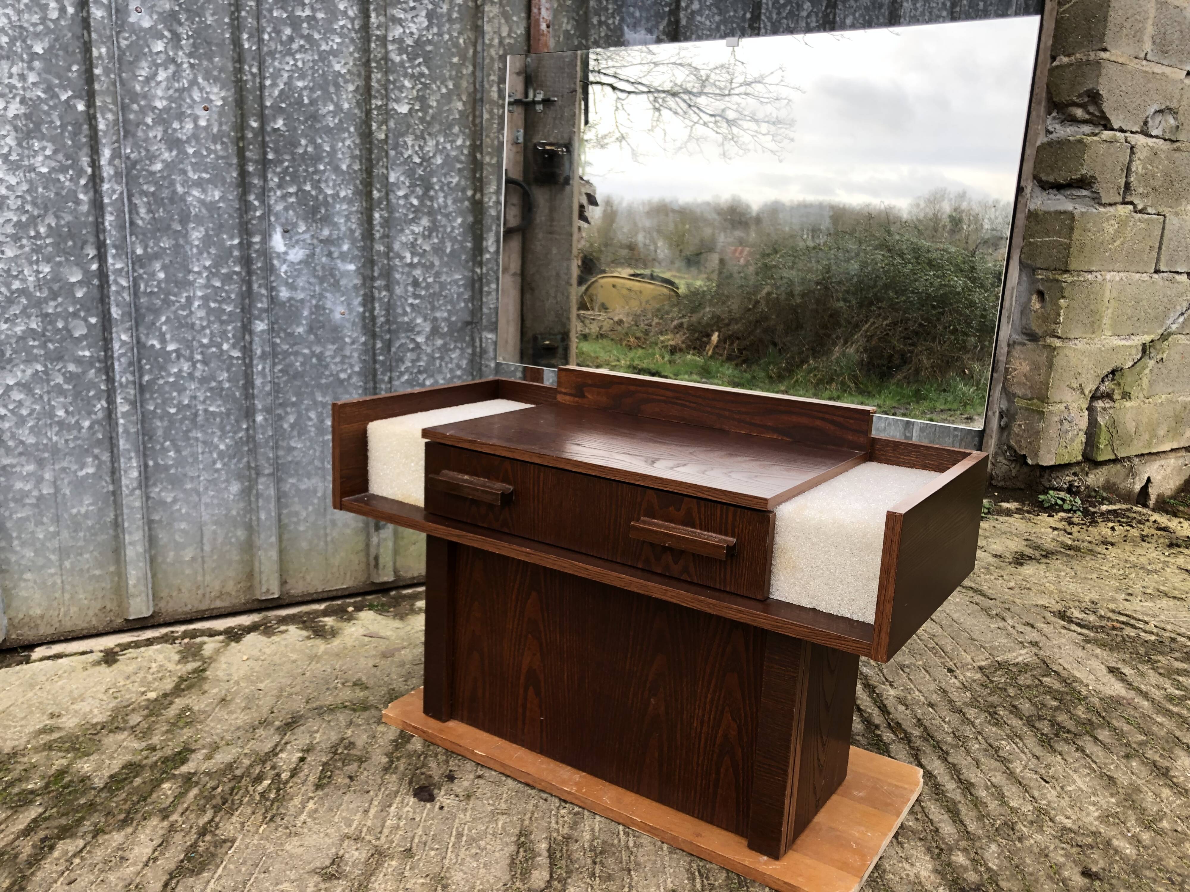 Vintage elm veneer dressing table with 1 drawer and 2 resin lamps.