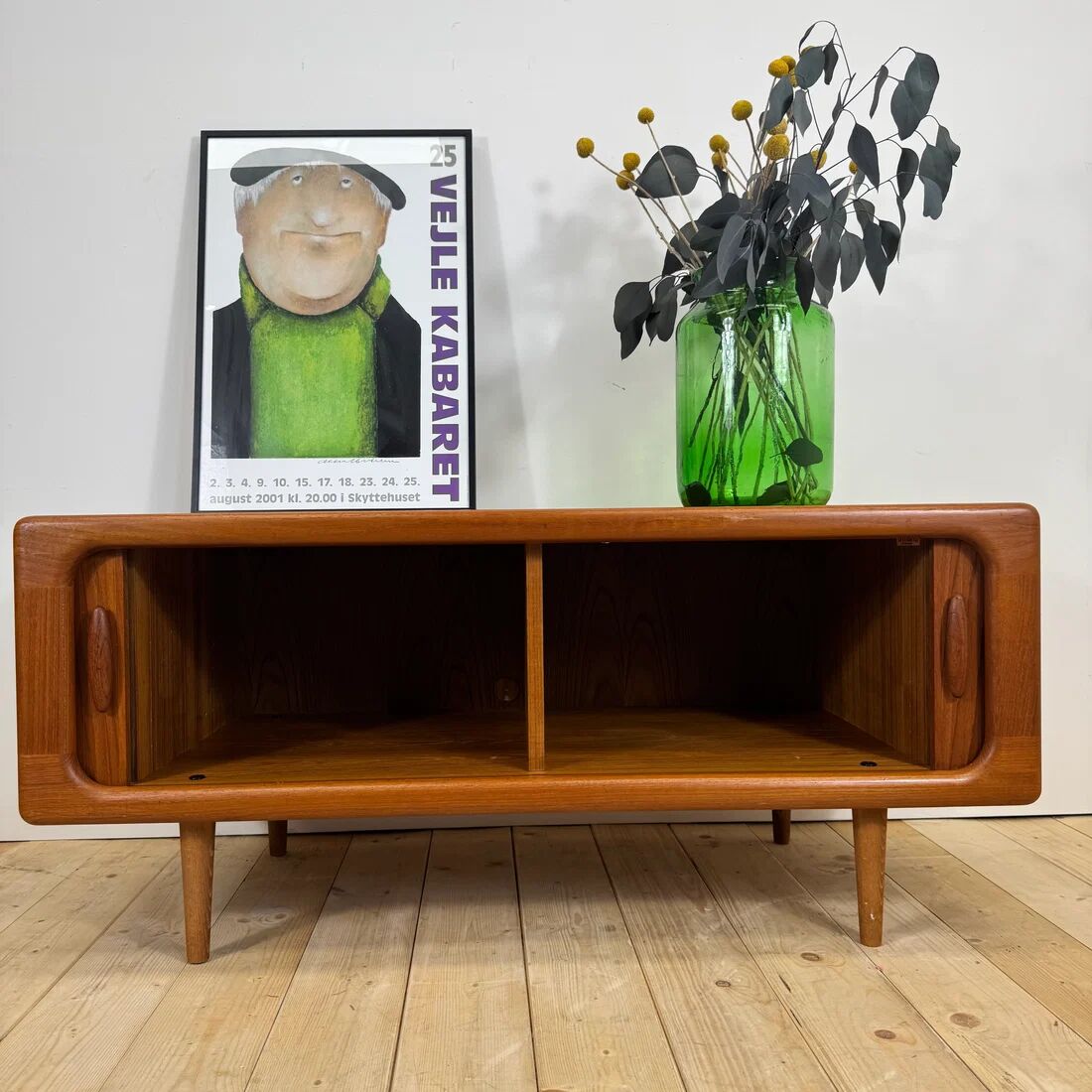 Sideboard bas Dyrlund avec portes escamotables en teck, Danemark 1960
