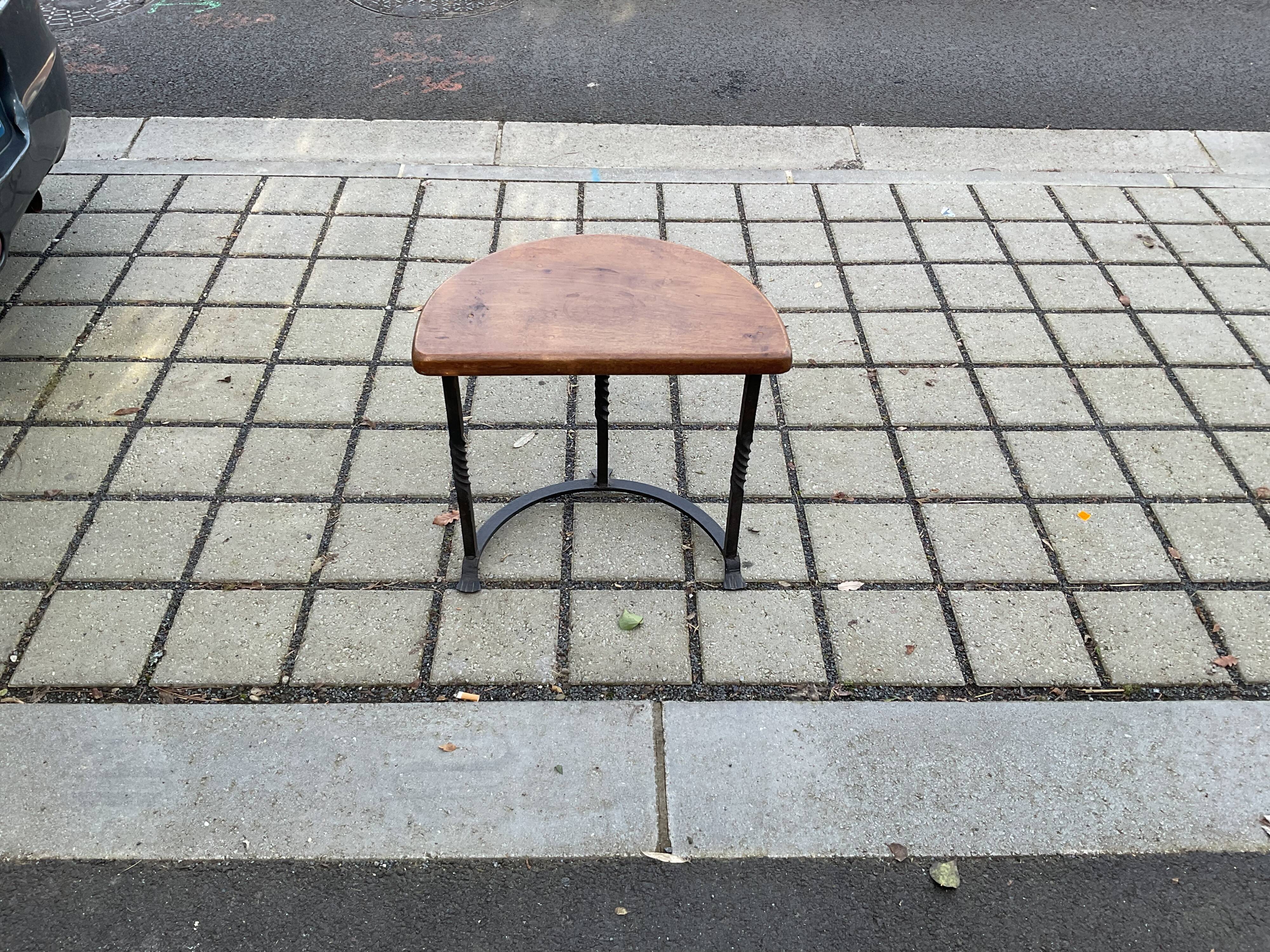 Paire de tables  chêne et fer forge des années 30, Art déco
