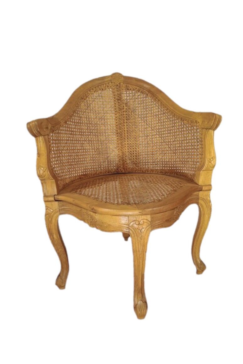 Armchair in solid oak with caning and a central leg (known as couillard), 89x68cm.
