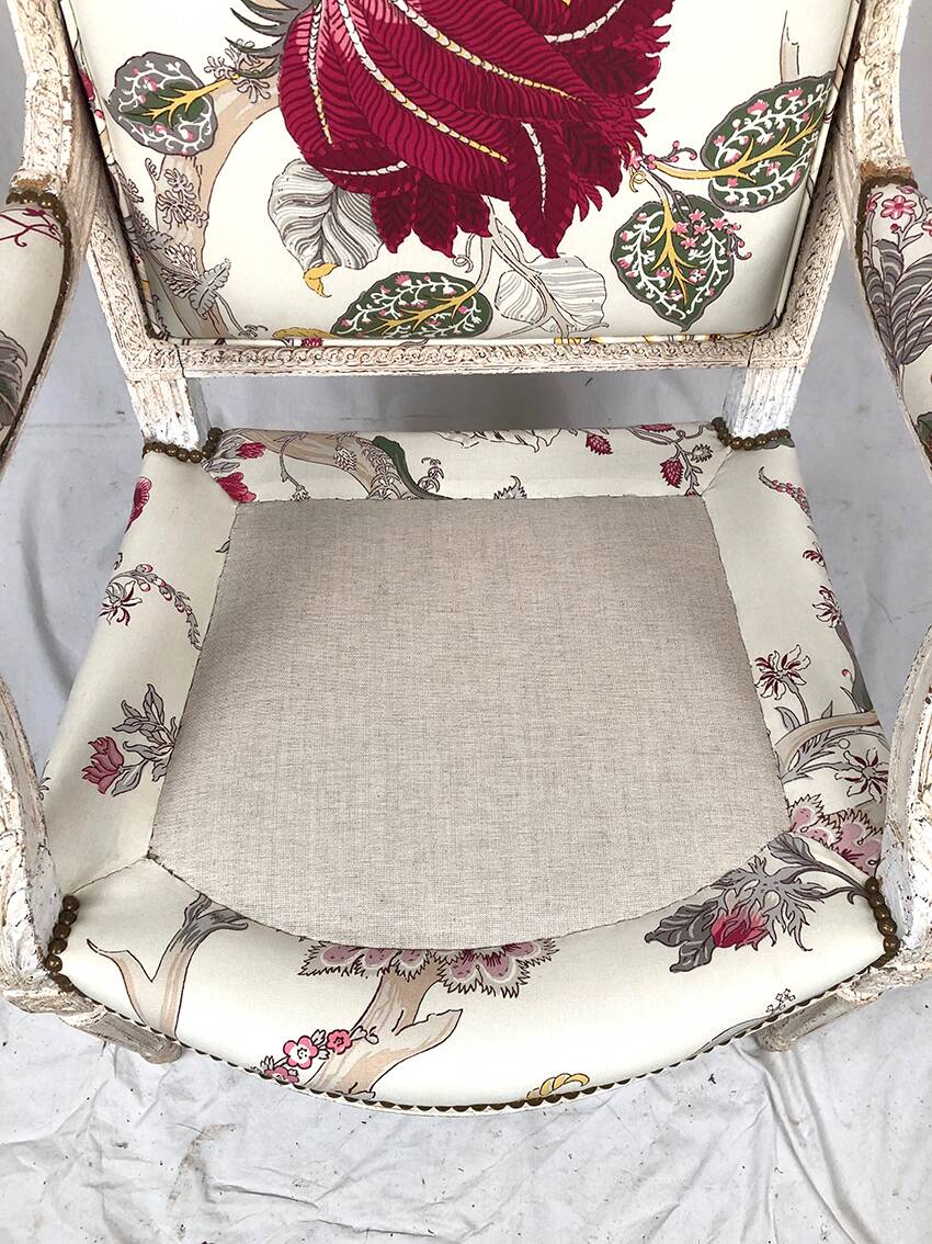 Louis XVI style armchair in white lacquered wood, 19th century