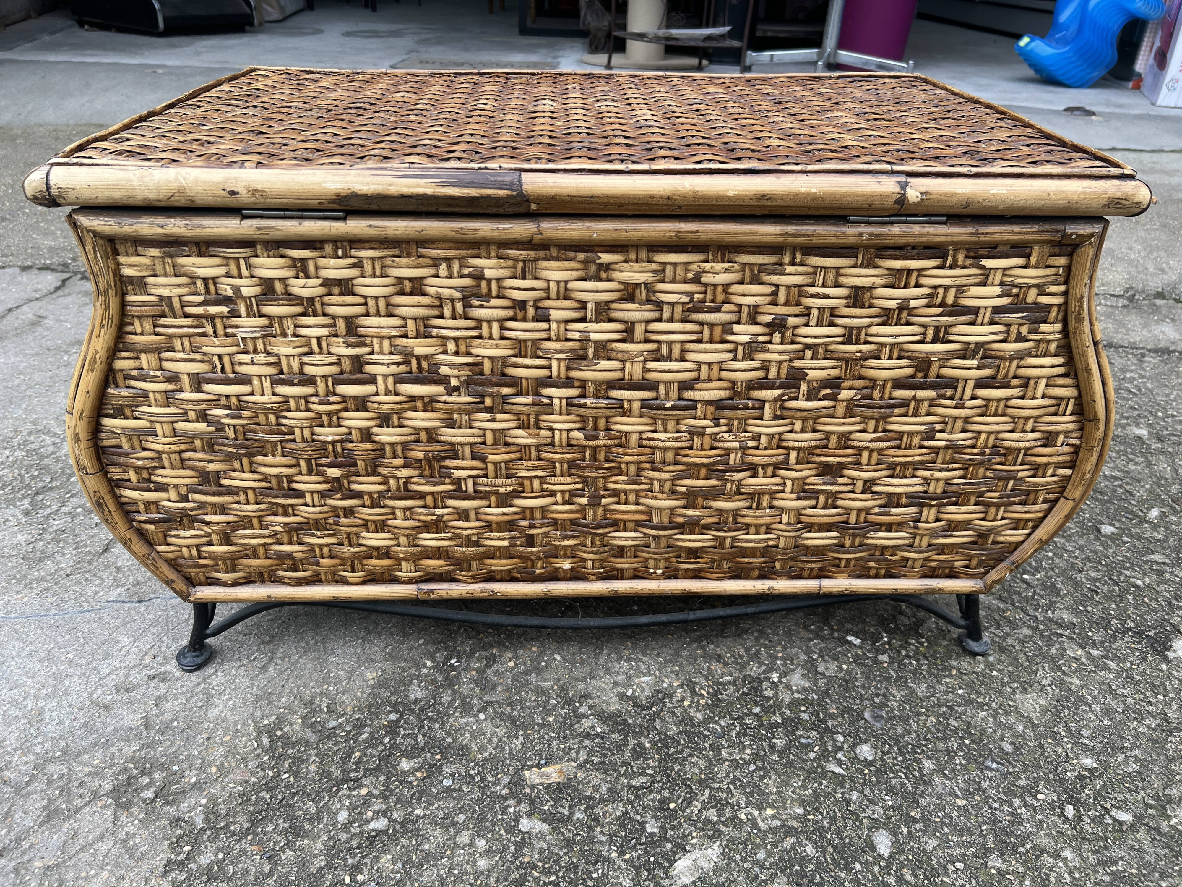 Rattan trunk in vintage wicker and wrought iron
