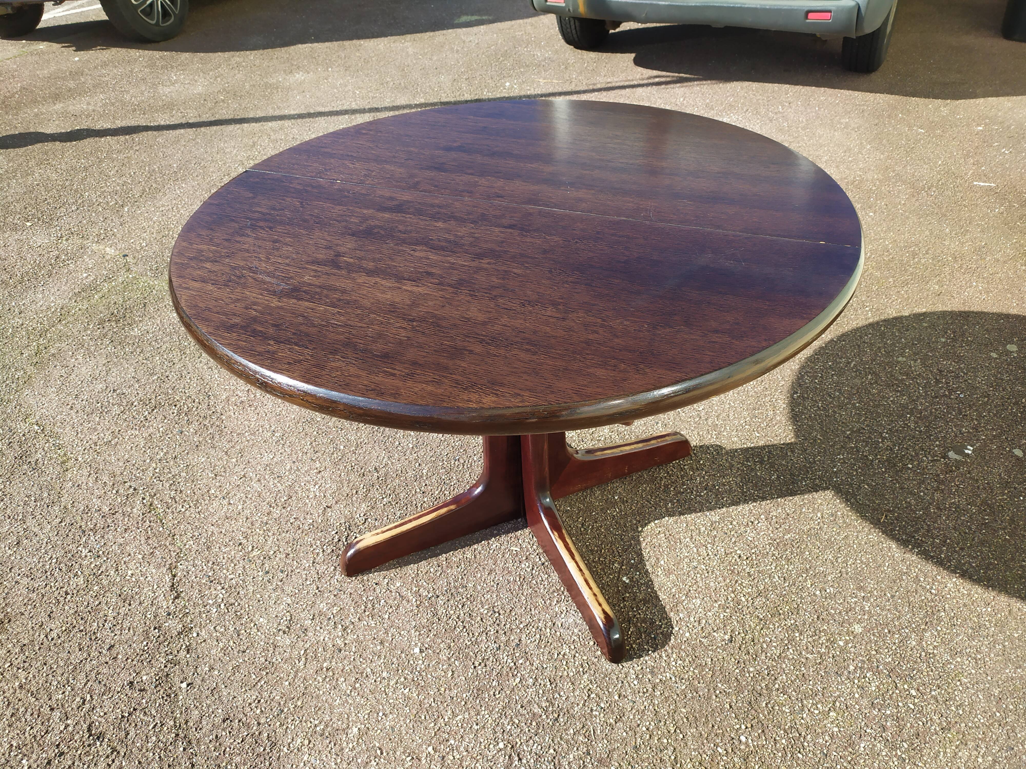 Round extendable wooden table - year 1960 - 110cm to 210cm