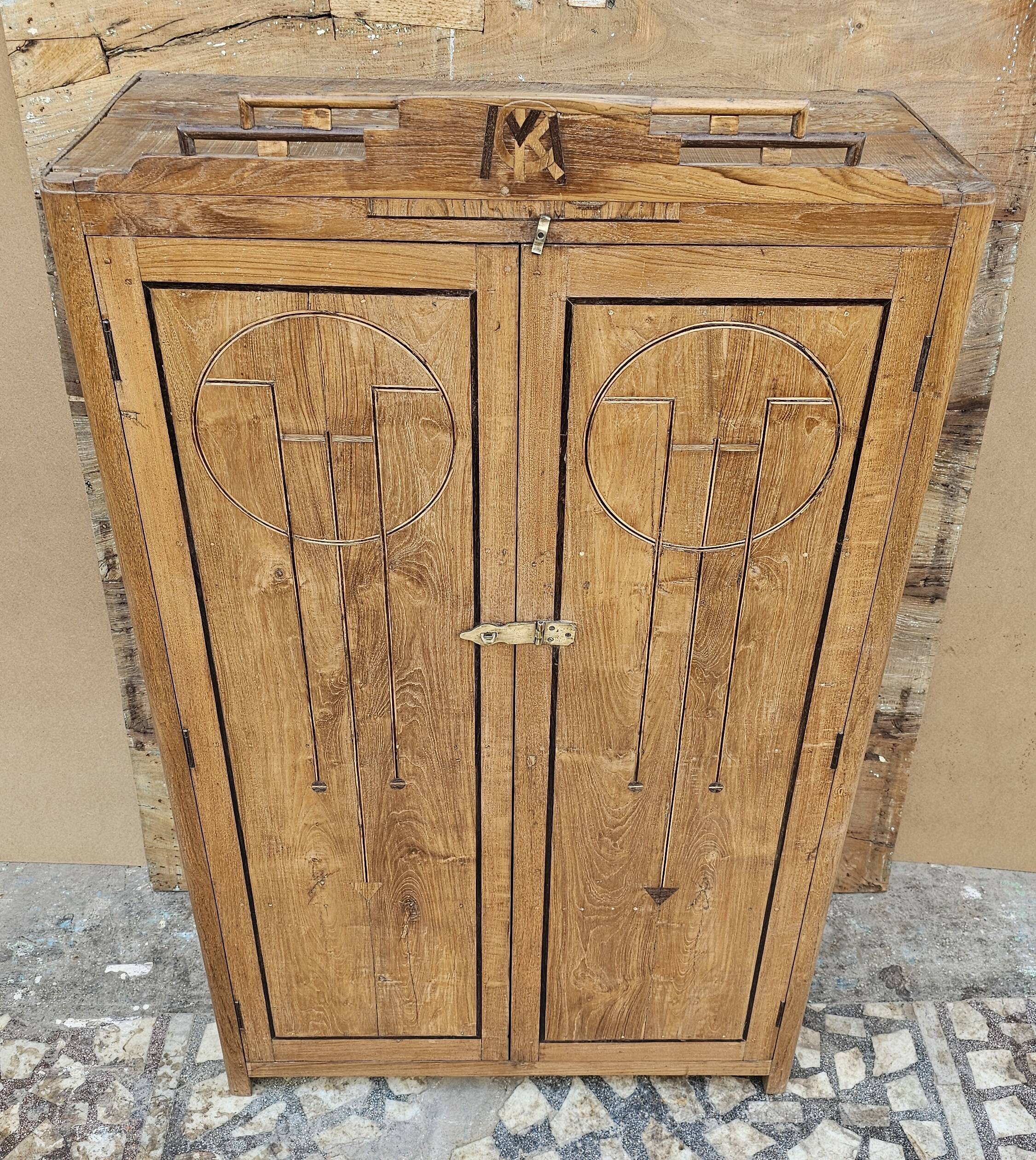 Ancienne armoire Art déco en teck birman