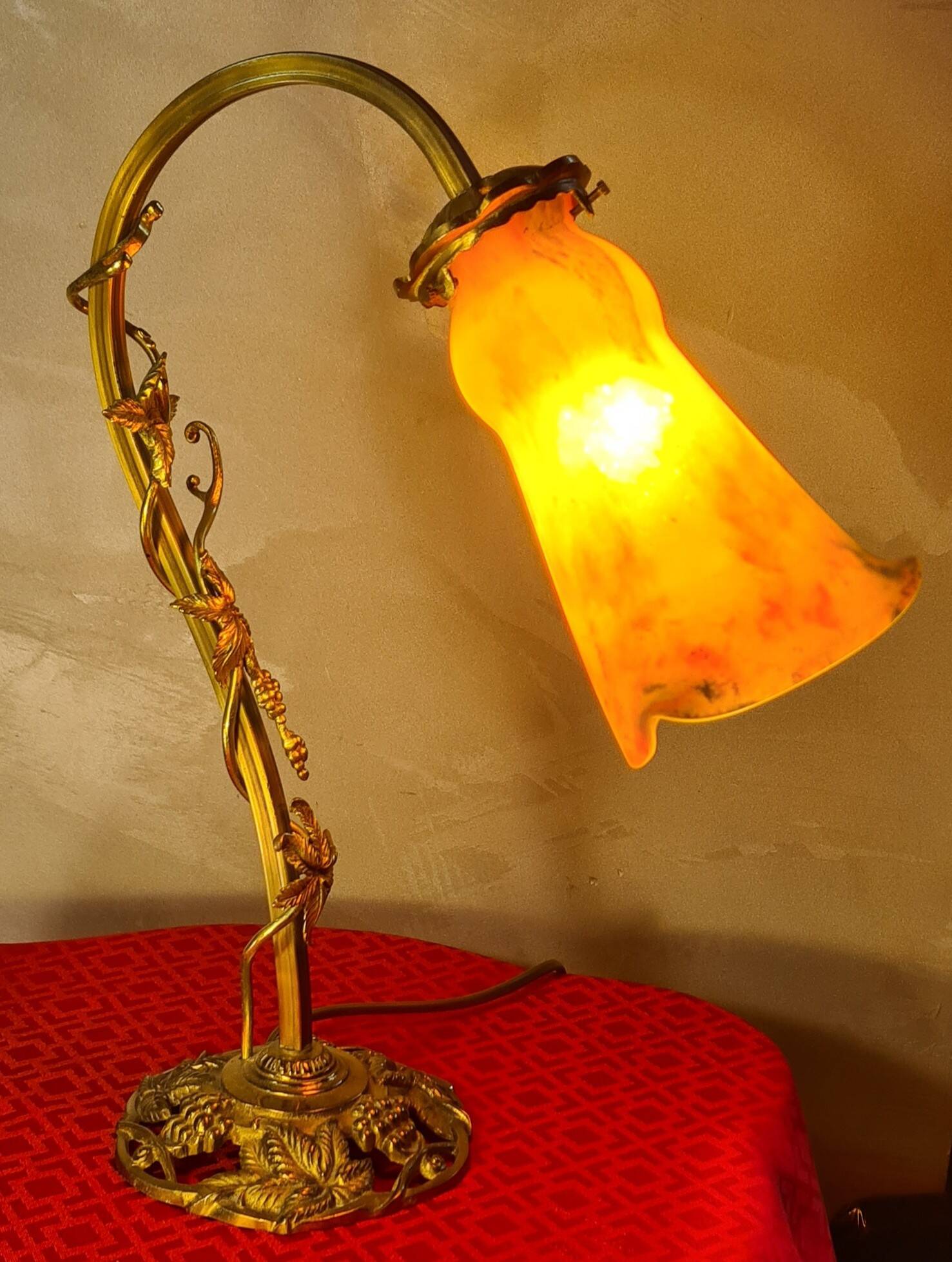 Art Nouveau desk lamp in bronze and gilded brass, 41 x 31 cm