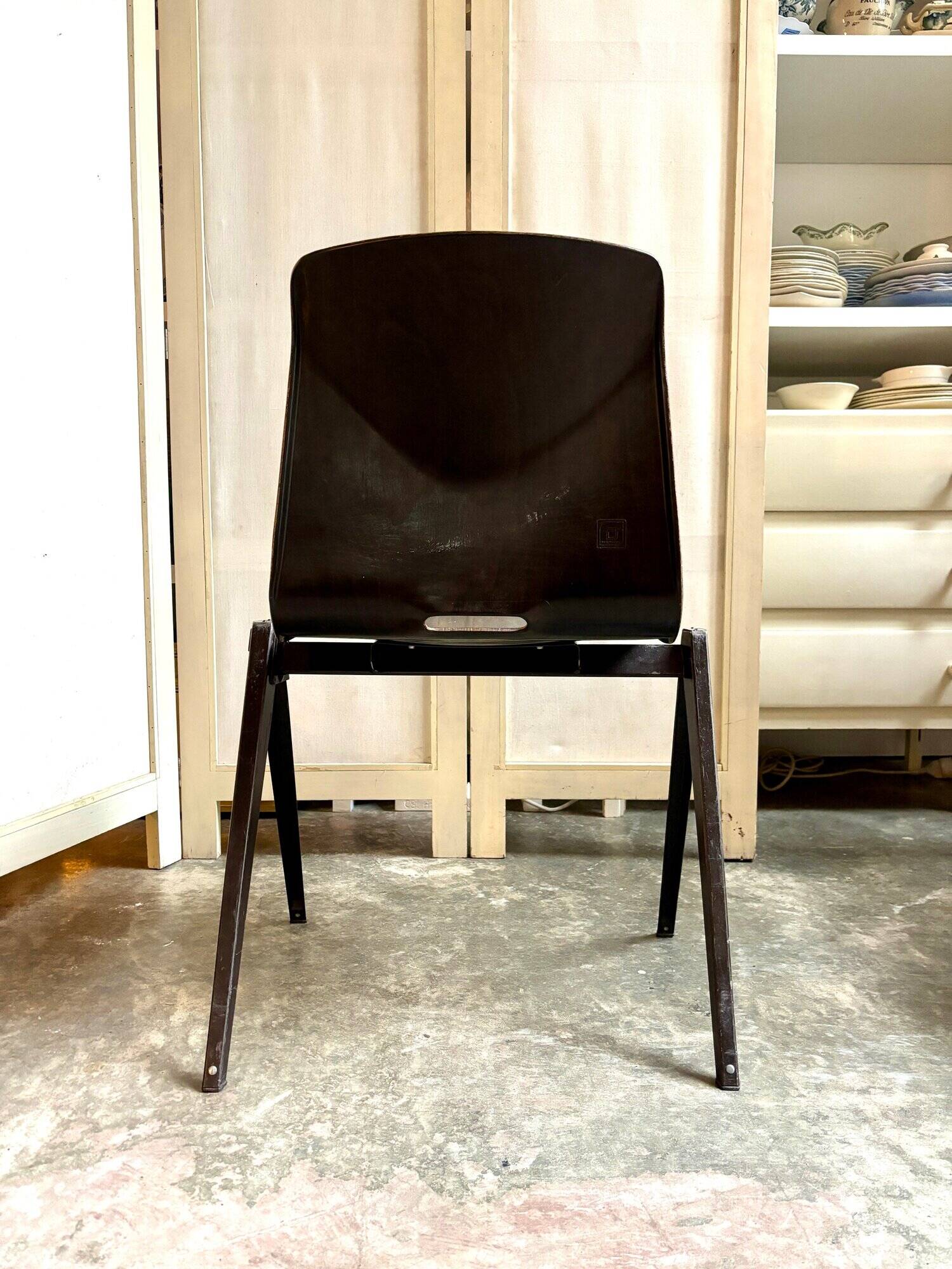 “Galvanitas S22” chair by Pagholz