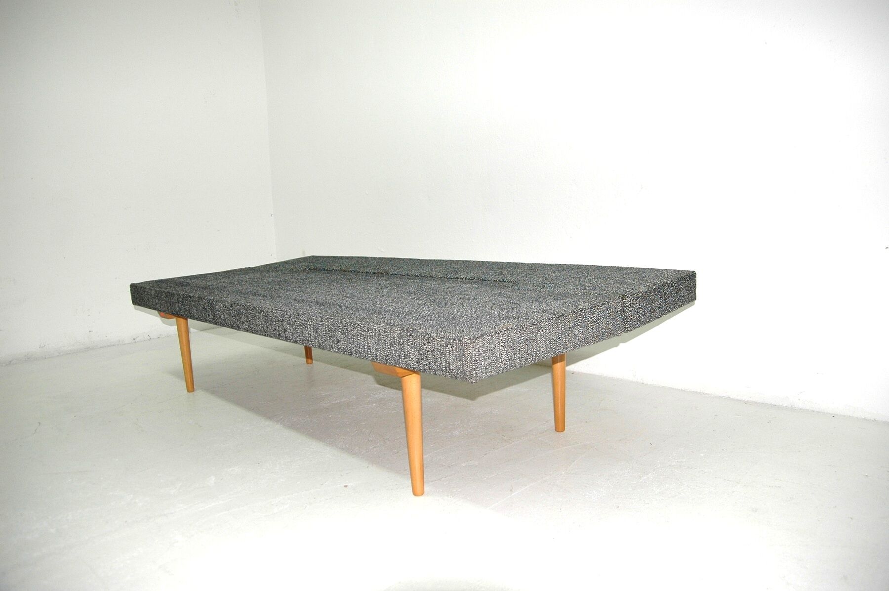 Midcentury sofa by Miroslav Navrátil, 1960s, Czechoslovakia