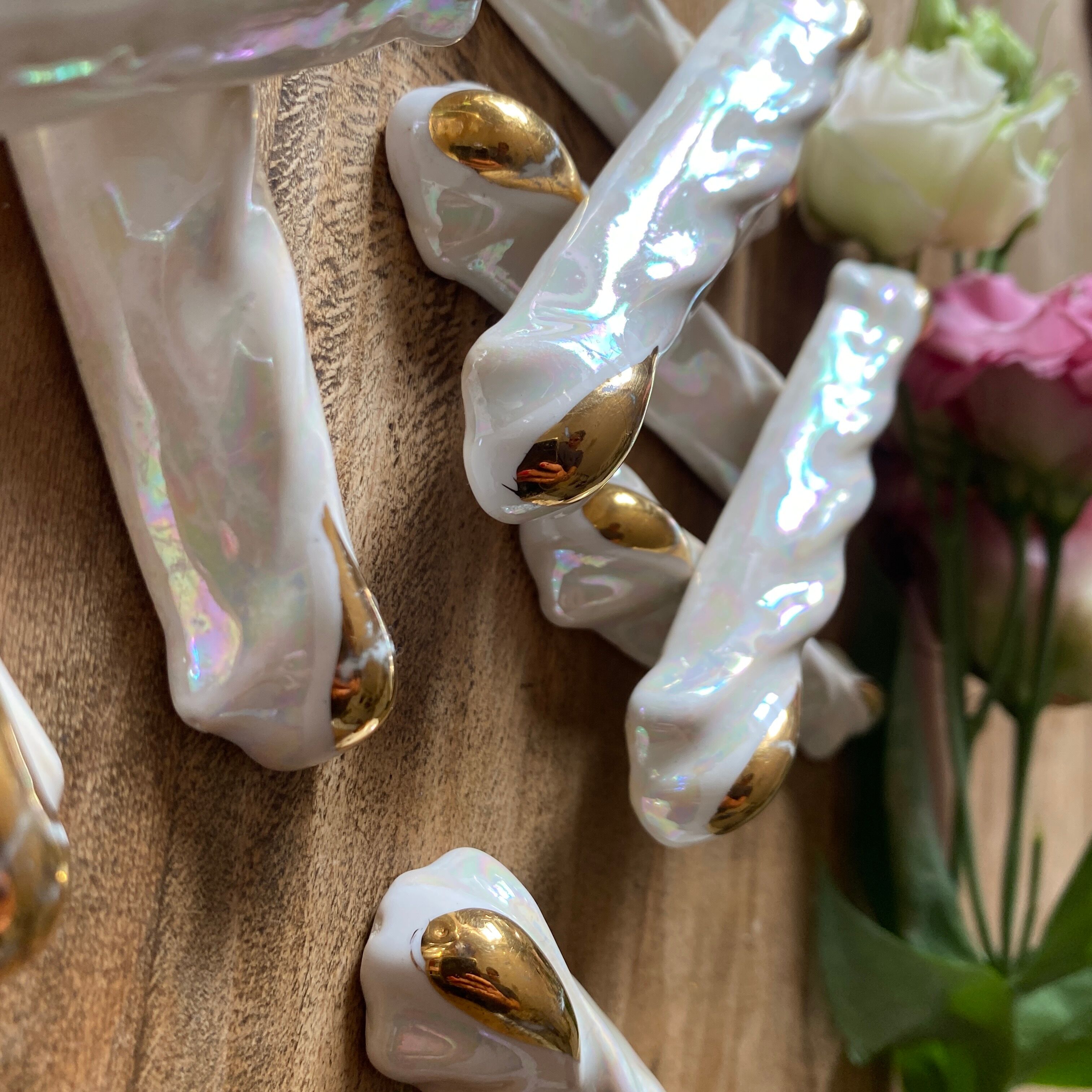 Set of 9 vintage art deco knife holders in pearly and gold ceramic