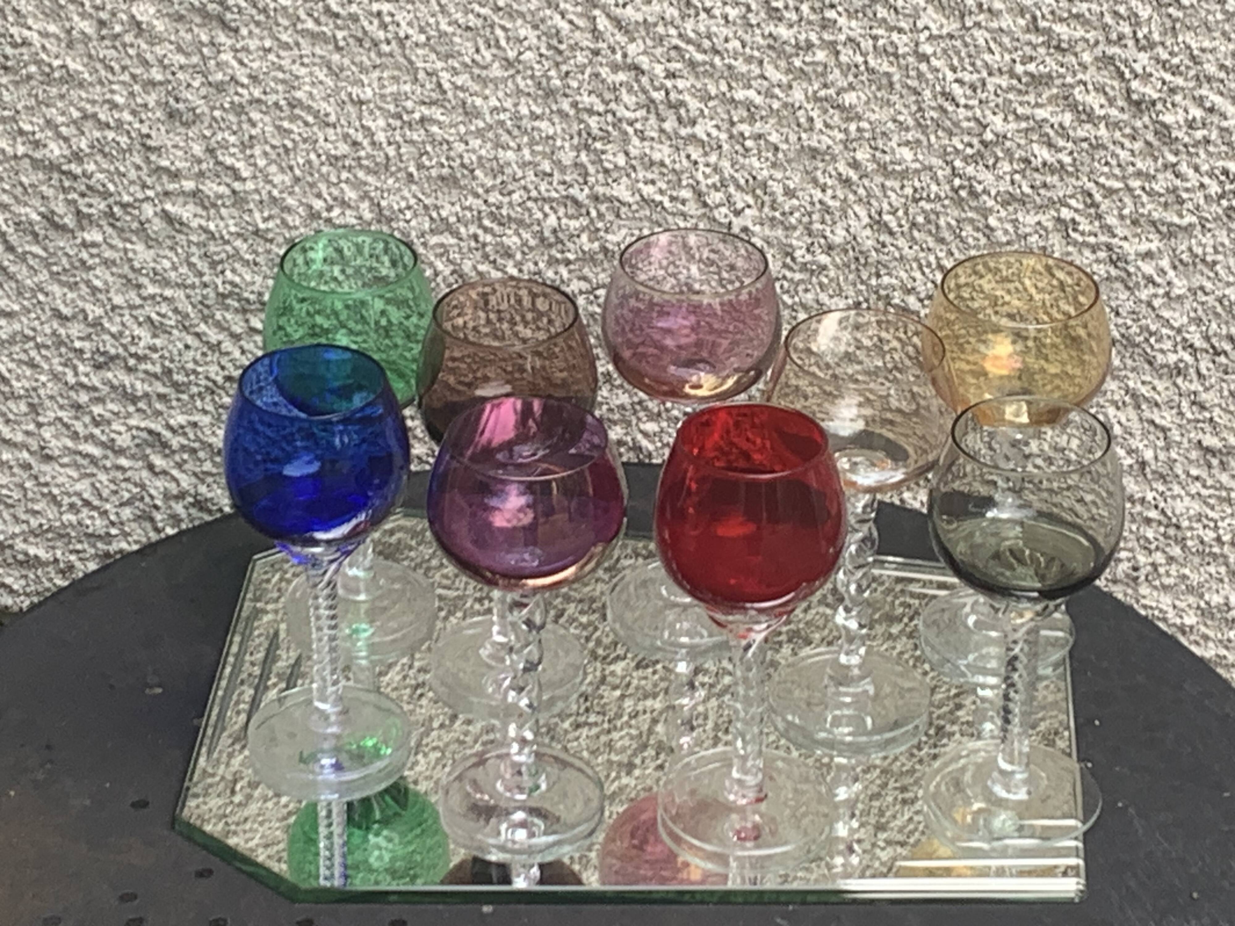 Set of 9 colored port glasses, 5 tulip-shaped and 4 balloons